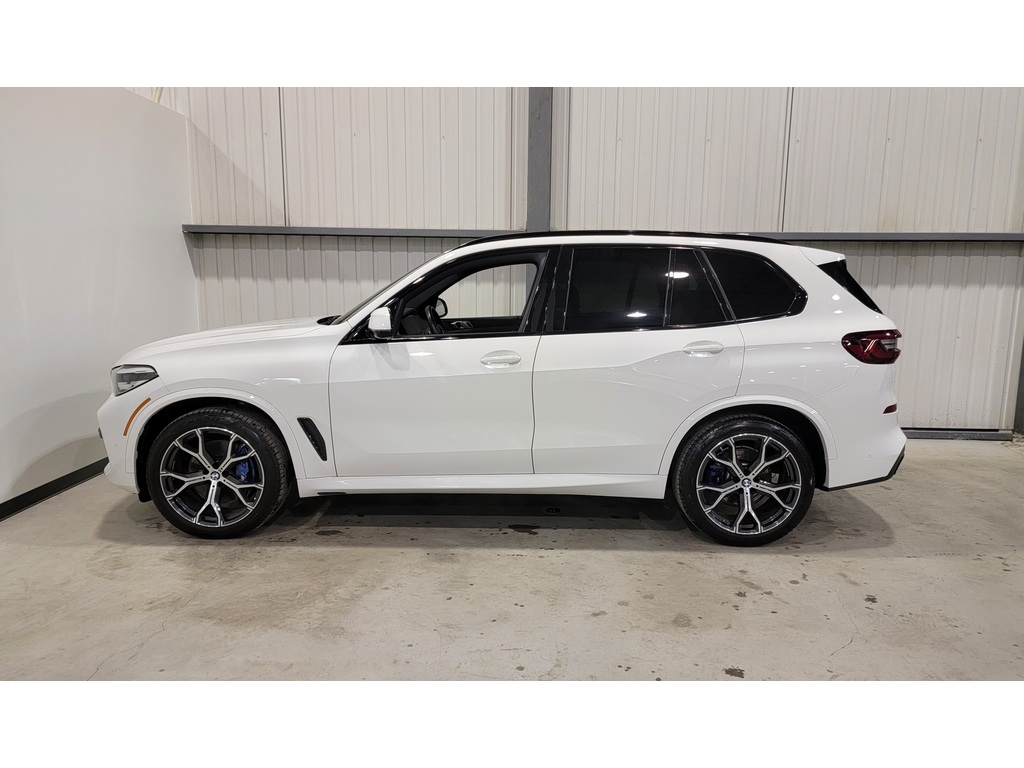 BMW X5 2022 Air conditioner, Navigation system, Electric mirrors, Power Seats, Electric windows, Speed regulator, Heated seats, Leather interior, Electric lock, Bluetooth, Panoramic sunroof, , , rear-view camera, Adjustable power seat, Steering wheel radio controls