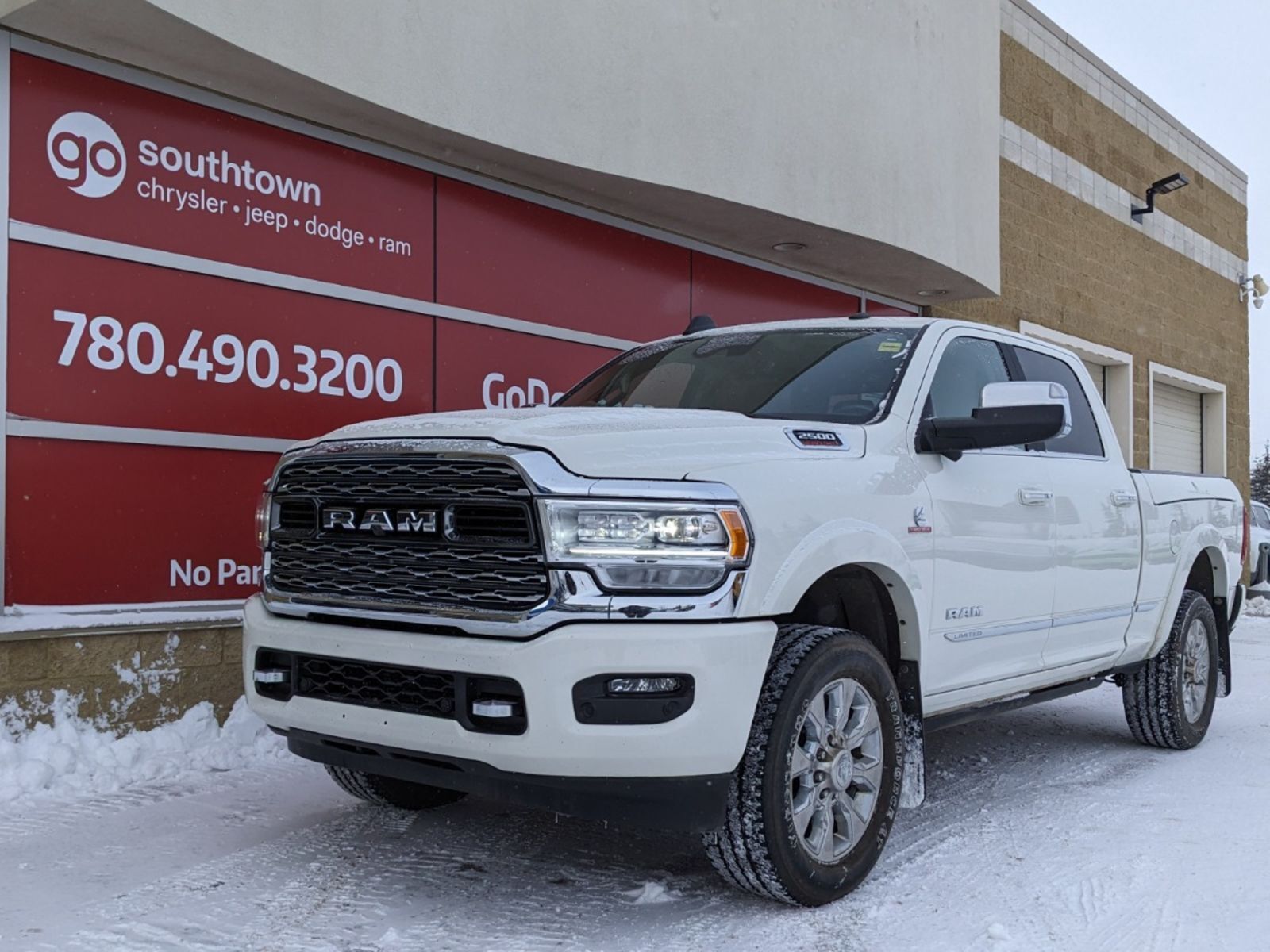 2021 Ram 2500 LIMITED IN PEARL WHITE EQUIPPED WITH A 6.7L CUMMIN