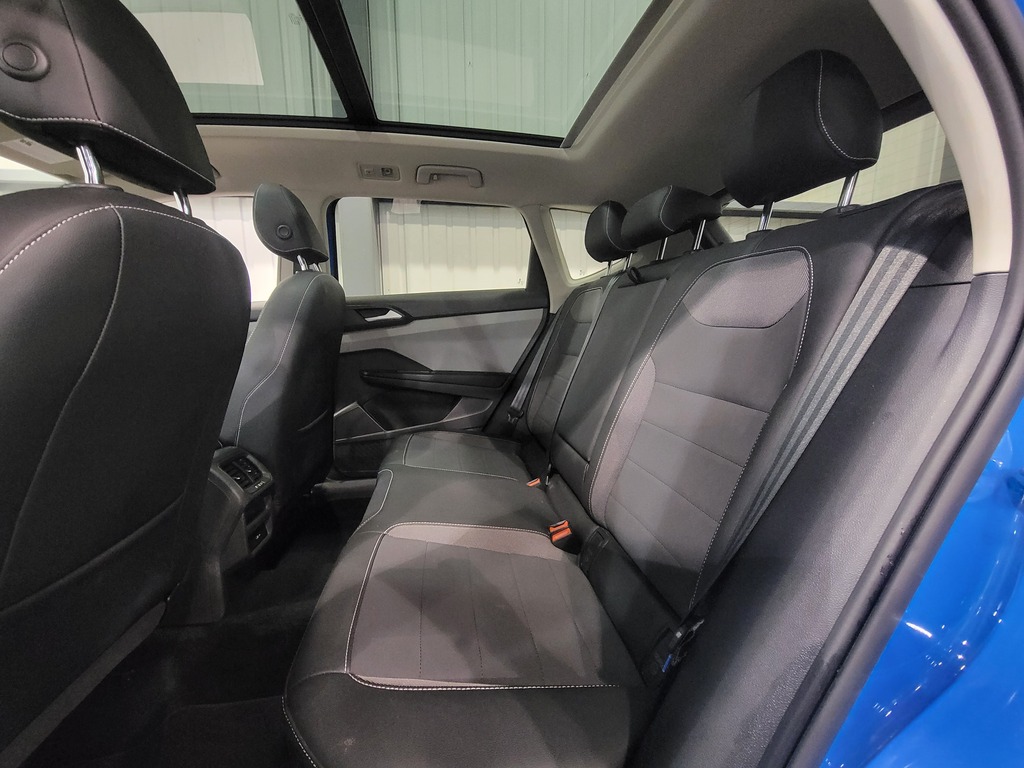 Volkswagen Taos 2022 Air conditioner, Electric mirrors, Power Seats, Electric windows, Speed regulator, Heated mirrors, Heated seats, Leather interior, Electric lock, Bluetooth, Panoramic sunroof, , rear-view camera, Steering wheel radio controls