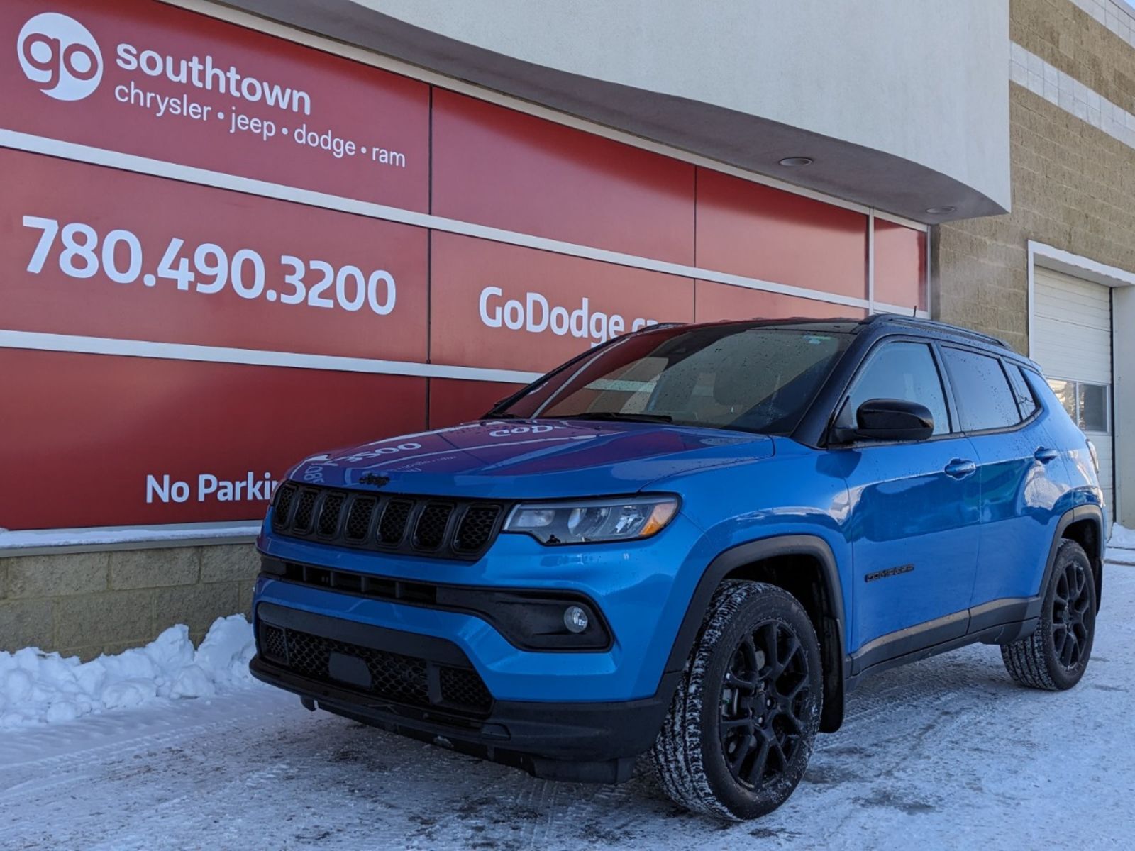 2023 Jeep Compass ALTITUDE IN LASER BLUE PEARL EQUIPPED WITH A 2.0L 