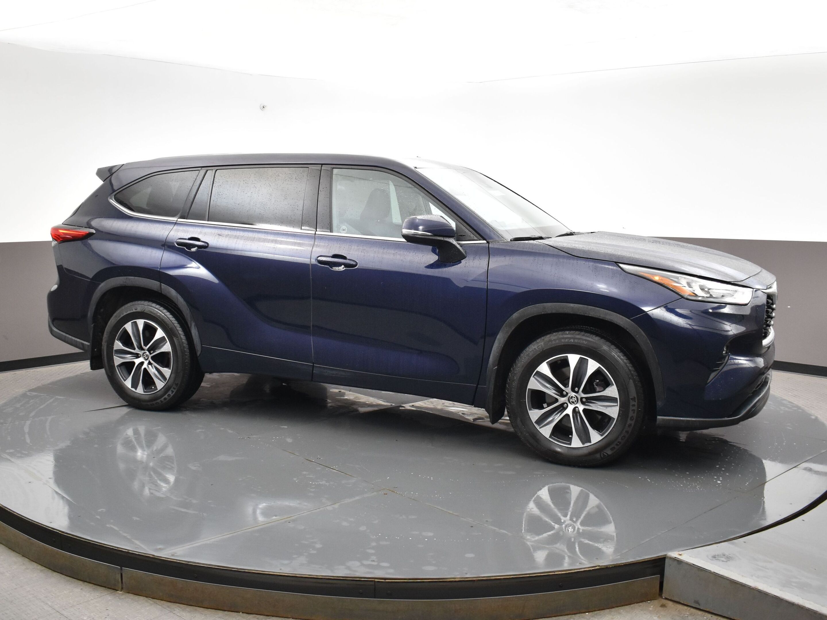 2021 Toyota Highlander XLE AWD with HEATED SEATS, SMARTPHONE CONNECTIVITY