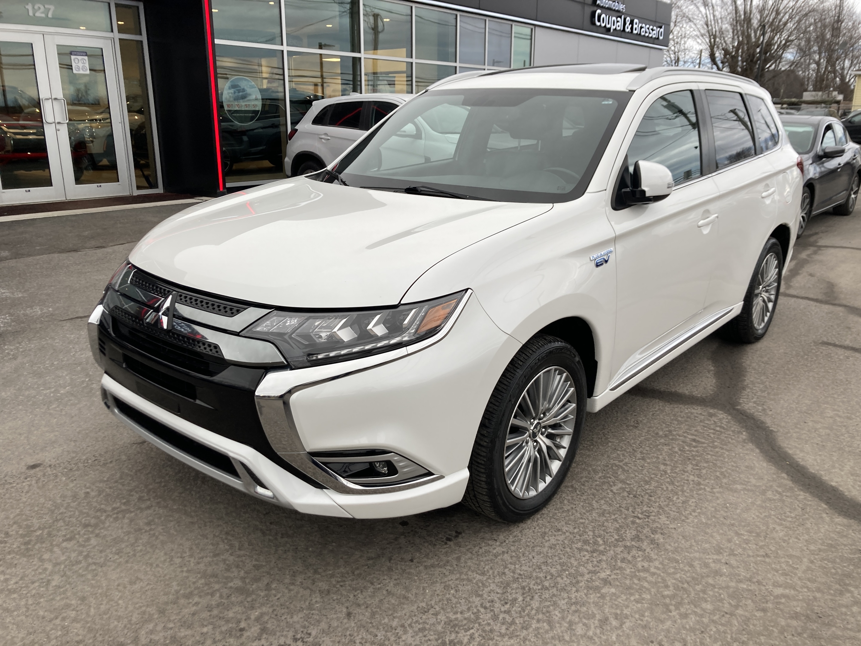 2020 Mitsubishi Outlander PHEV SEL S-AWC. CUIR. TOIT OUVRANT. 