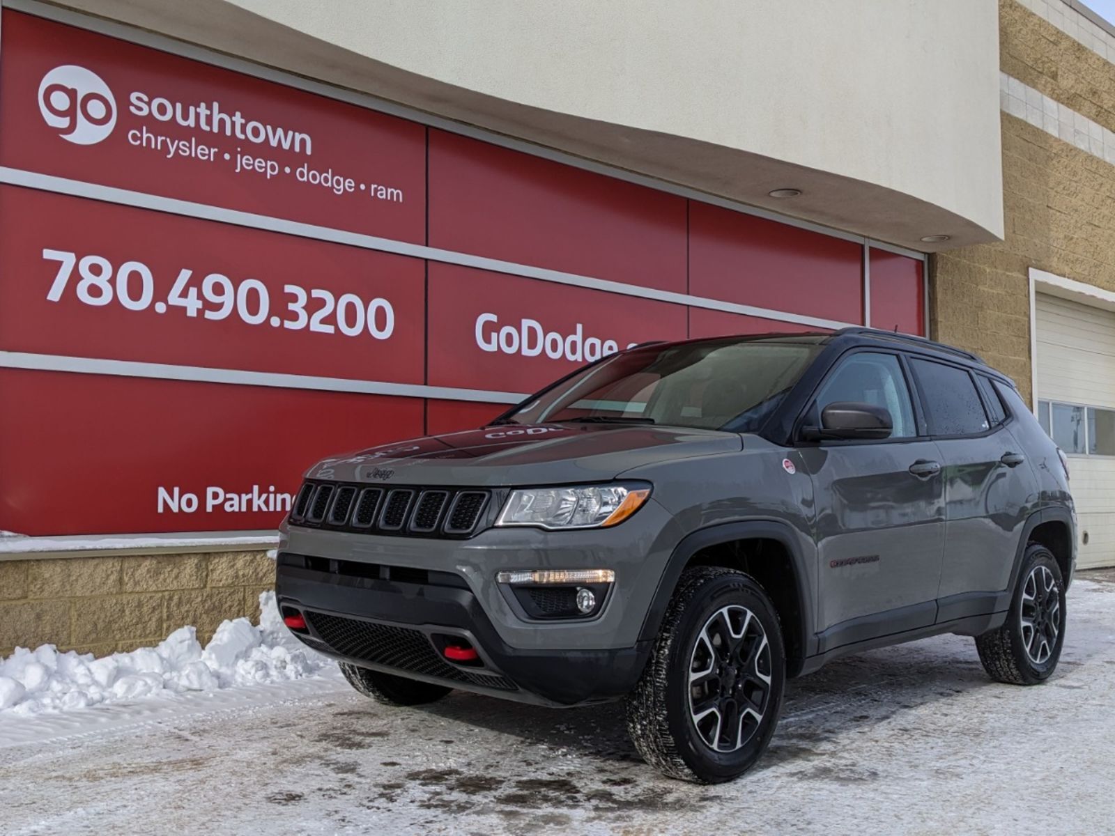2021 Jeep Compass TRAILHAWK IN STING GREY EQUIPPED WITH A 2.4L MULTI