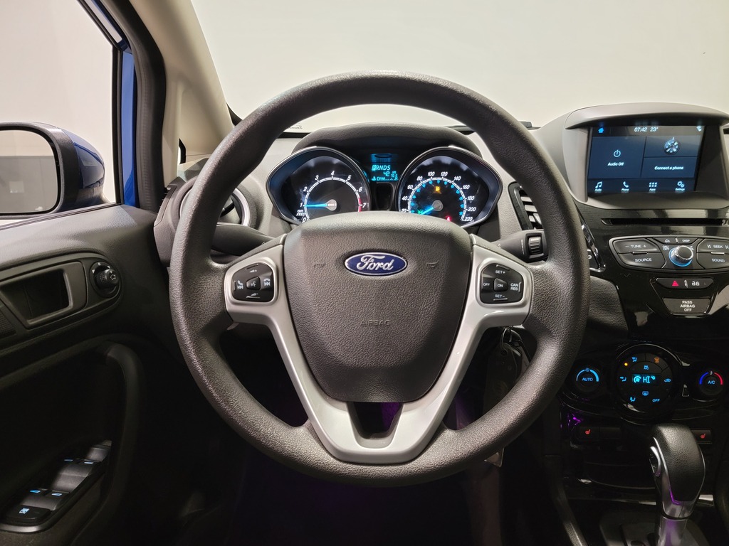 Ford Fiesta 2019 Climatisation, Mirroirs électriques, Vitres électriques, Sièges chauffants, Verrouillage électrique, Régulateur de vitesse, Bluetooth, caméra-rétroviseur, Commandes de la radio au volant