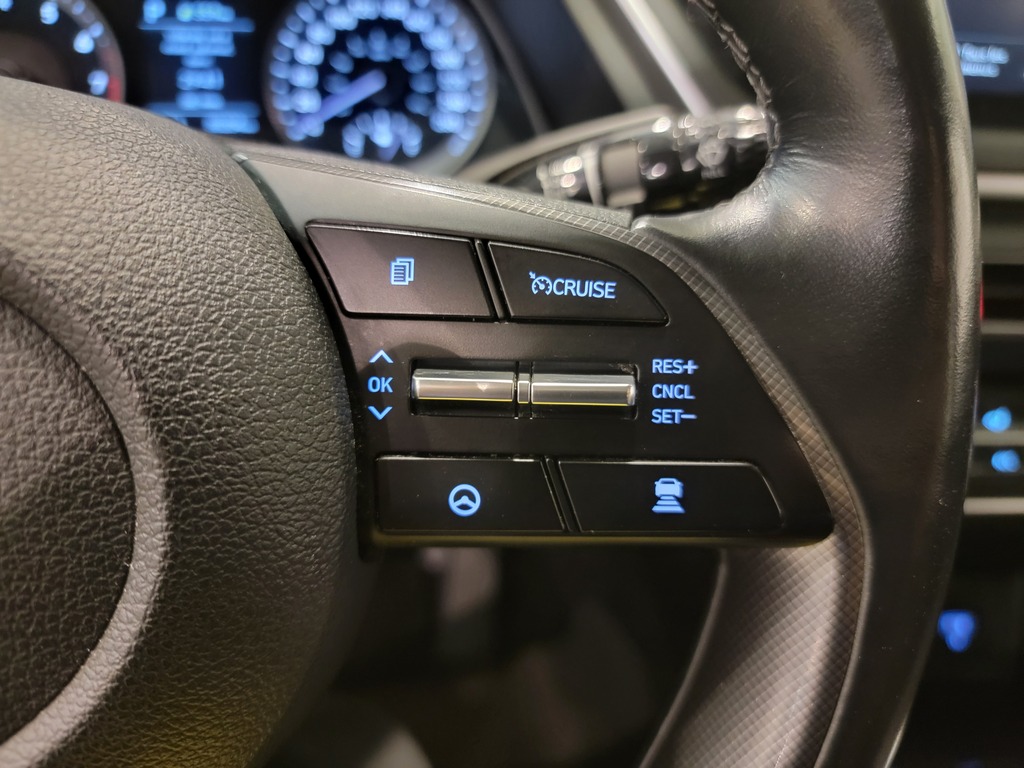 Hyundai Sonata 2021 Climatisation, Mirroirs électriques, Vitres électriques, Sièges chauffants, Verrouillage électrique, Régulateur de vitesse, Bluetooth, caméra-rétroviseur, Volant chauffant, Commandes de la radio au volant