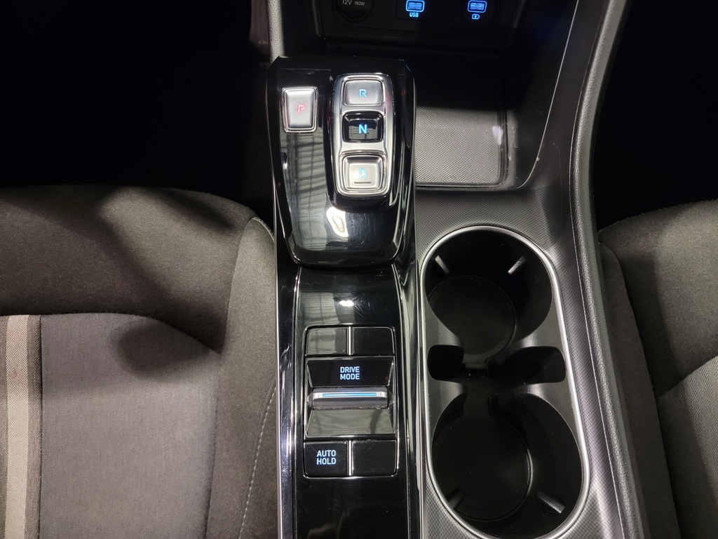 Hyundai Sonata 2021 Climatisation, Mirroirs électriques, Vitres électriques, Sièges chauffants, Verrouillage électrique, Régulateur de vitesse, Bluetooth, caméra-rétroviseur, Volant chauffant, Commandes de la radio au volant