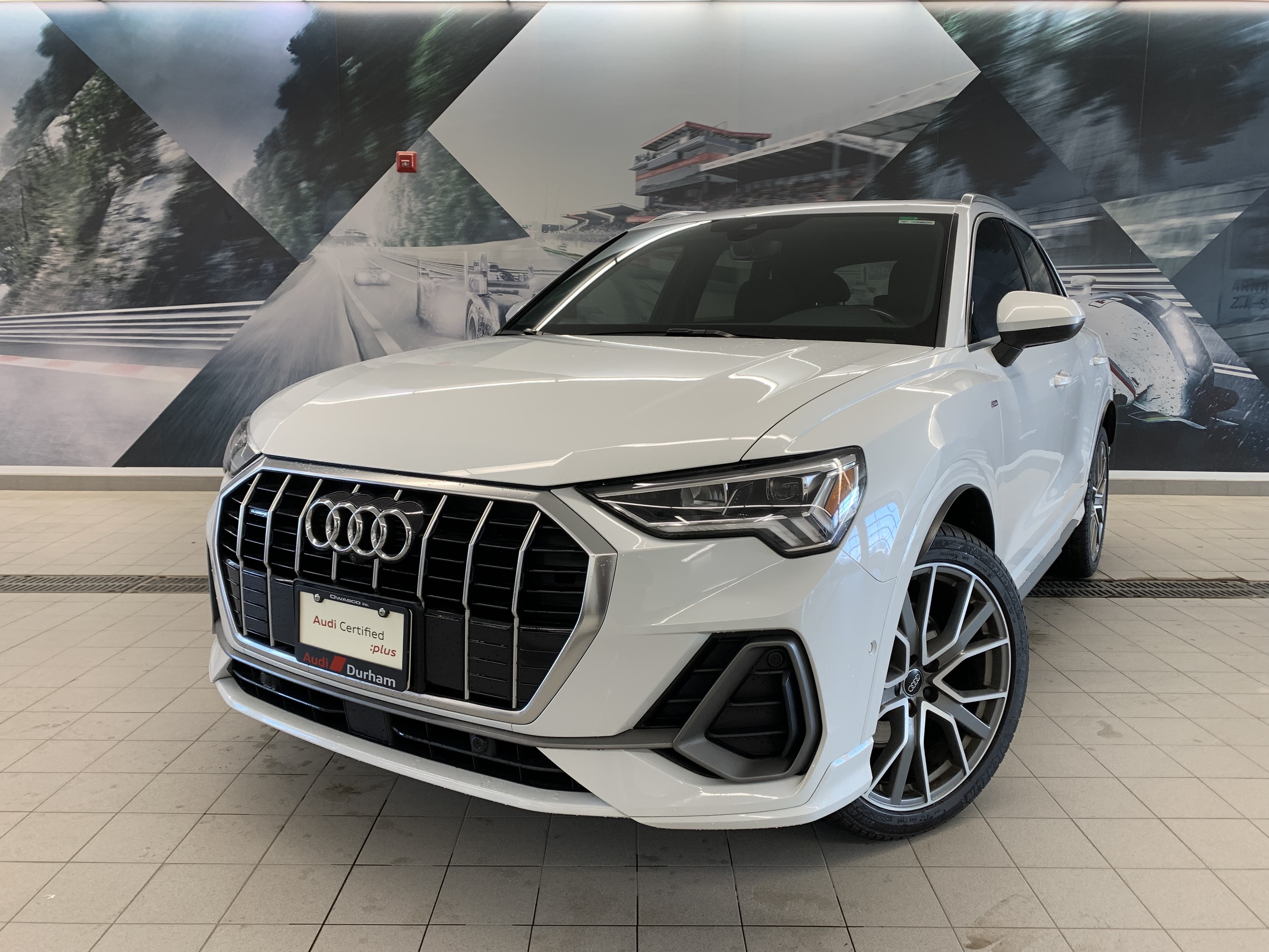 2019 Audi Q3 2.0T Technik + 20" Wheels | Audi Phonebox