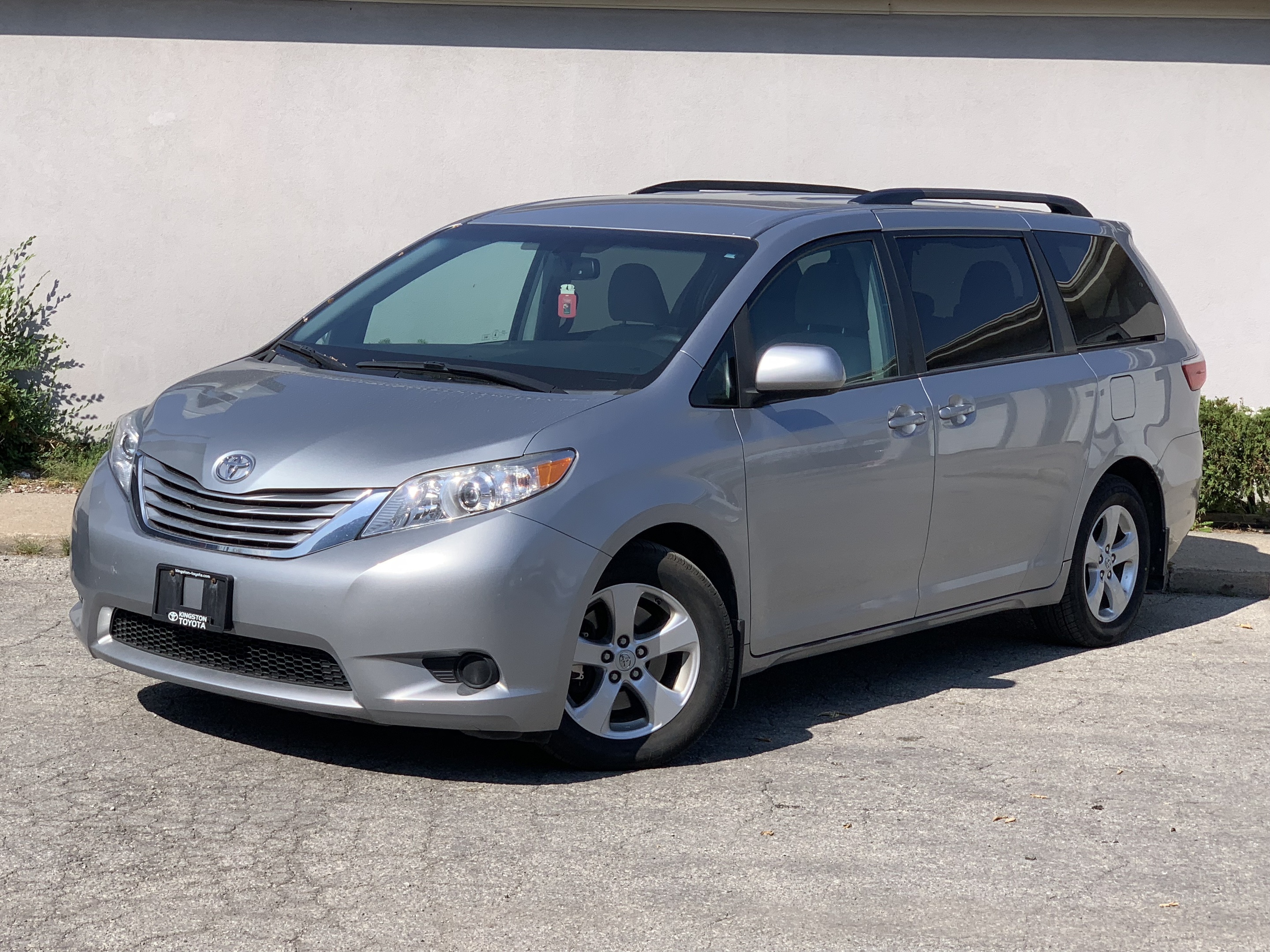 2017 Toyota Sienna 5dr LE 8-Pass   CleanCarfax PowerSIdeDoor BackCame