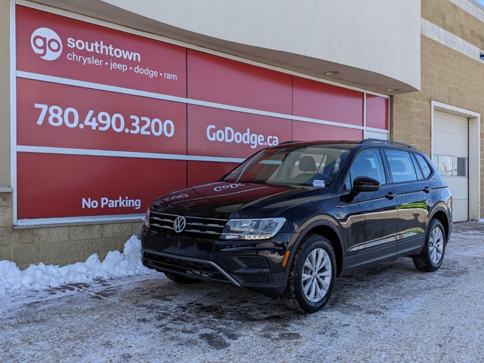 2020 Volkswagen Tiguan TRENDLINE IN GREY EQUIPPED WITH A 2.0L TURBO I4 , 