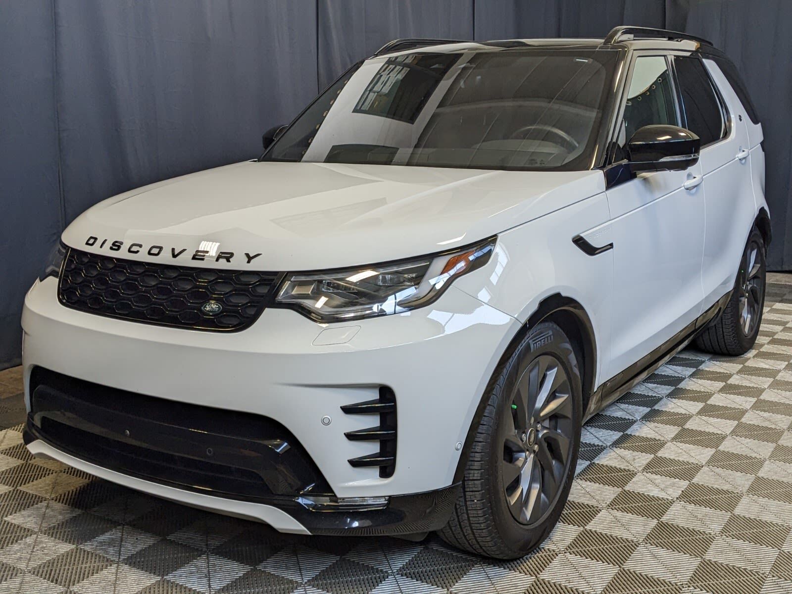2022 Land Rover Discovery P300 R-Dynamic S