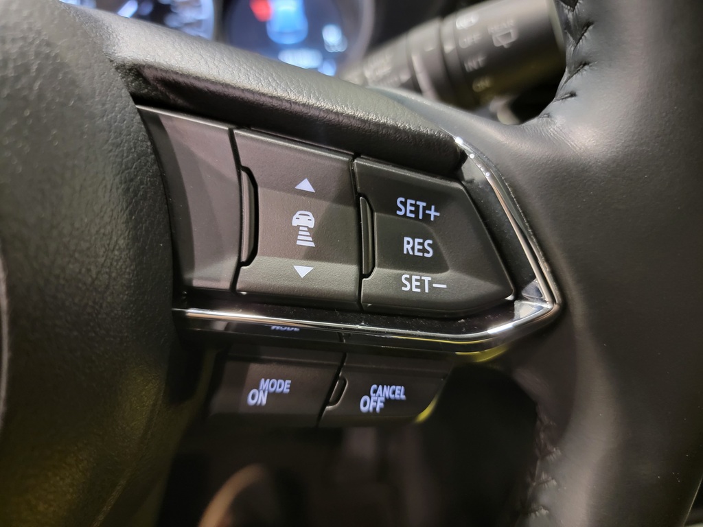 Mazda CX-5 2022 Climatisation, Mirroirs électriques, Sièges électriques, Vitres électriques, Régulateur de vitesse, Sièges chauffants, Intérieur cuir, Verrouillage électrique, Bluetooth, Hayon à ouverture mécanique, Prise auxiliaire 12 volts, caméra-rétroviseur, Volant chauffant, Commandes de la radio au volant