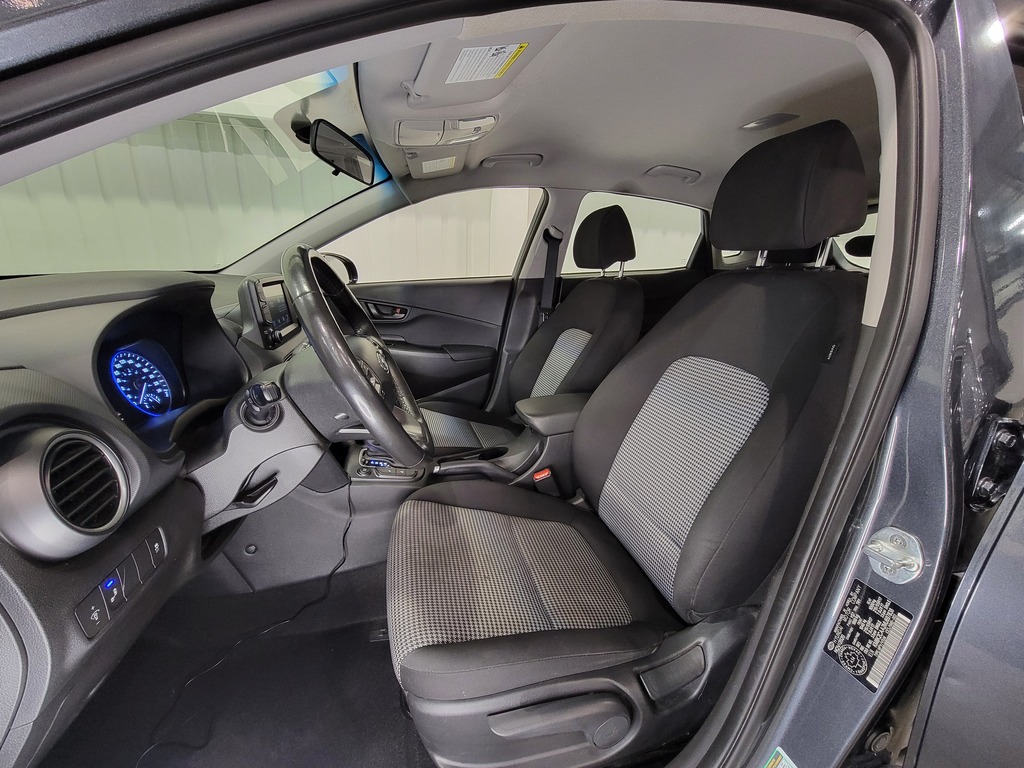 Hyundai Kona 2021 Climatisation, Mirroirs électriques, Vitres électriques, Régulateur de vitesse, Sièges chauffants, Verrouillage électrique, Bluetooth, Prise auxiliaire 12 volts, caméra-rétroviseur, Volant chauffant, Commandes de la radio au volant