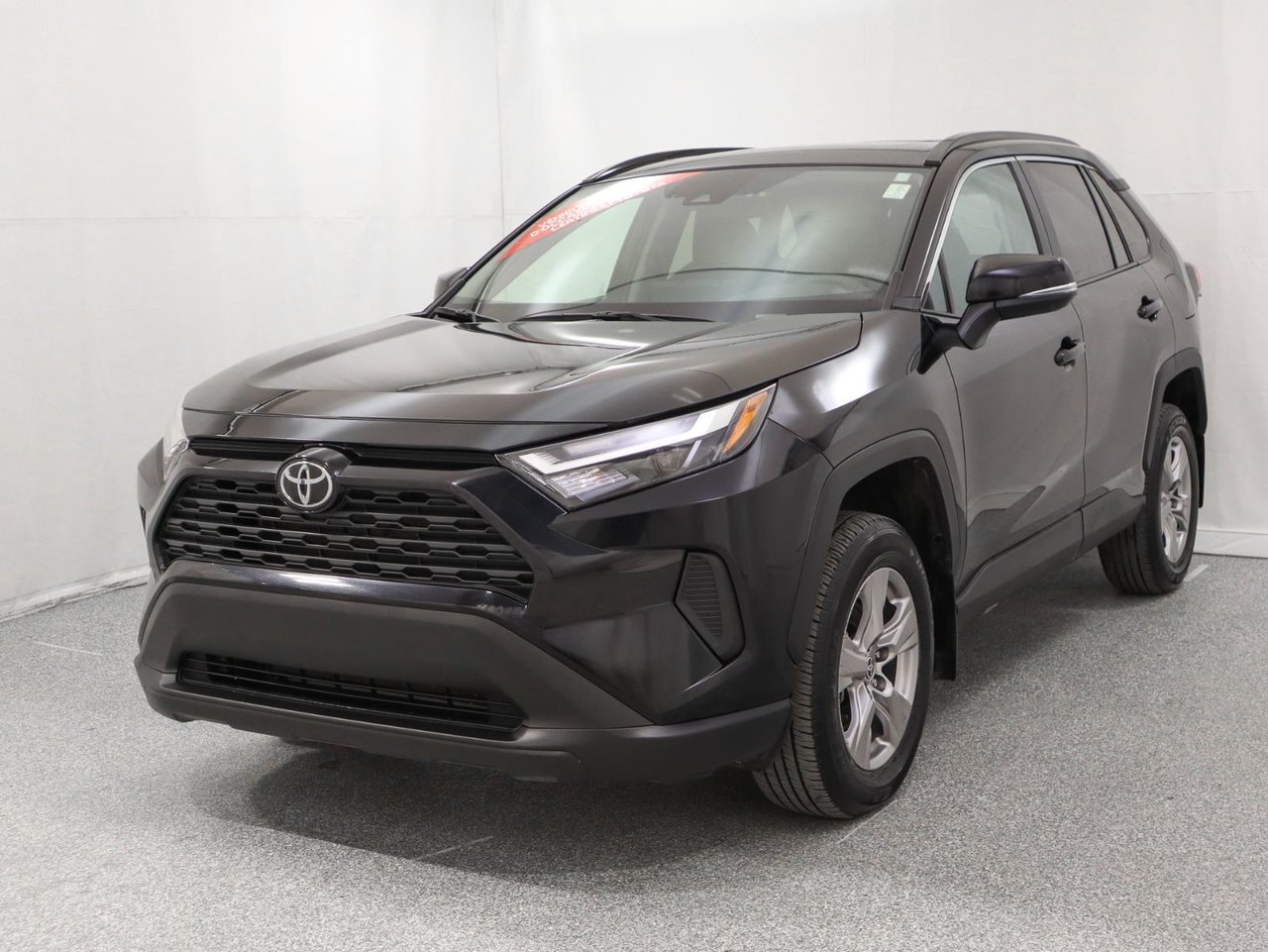 2023 Toyota RAV4 XLE CARPLAY, ANDROID, HEATED SEATS AND STEERING WH
