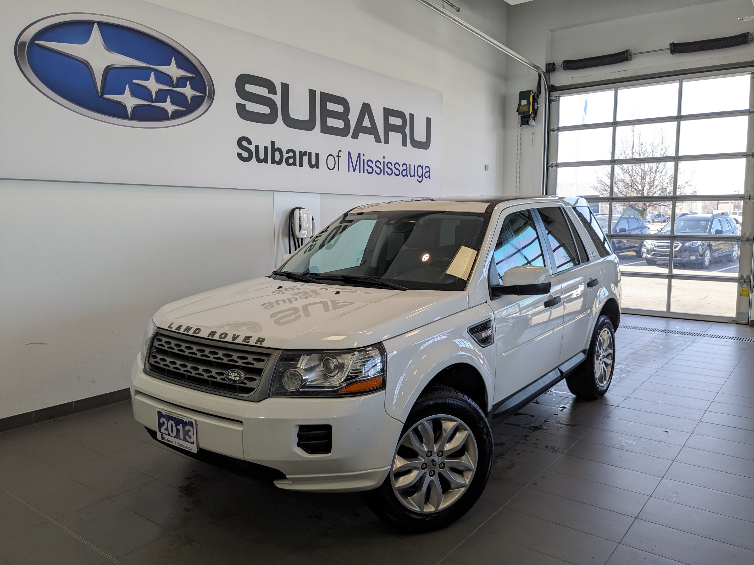 2013 Land Rover LR2 AWD | 2 SET TIRES | SOLD ASIS | LOW KM! | SUNROOF
