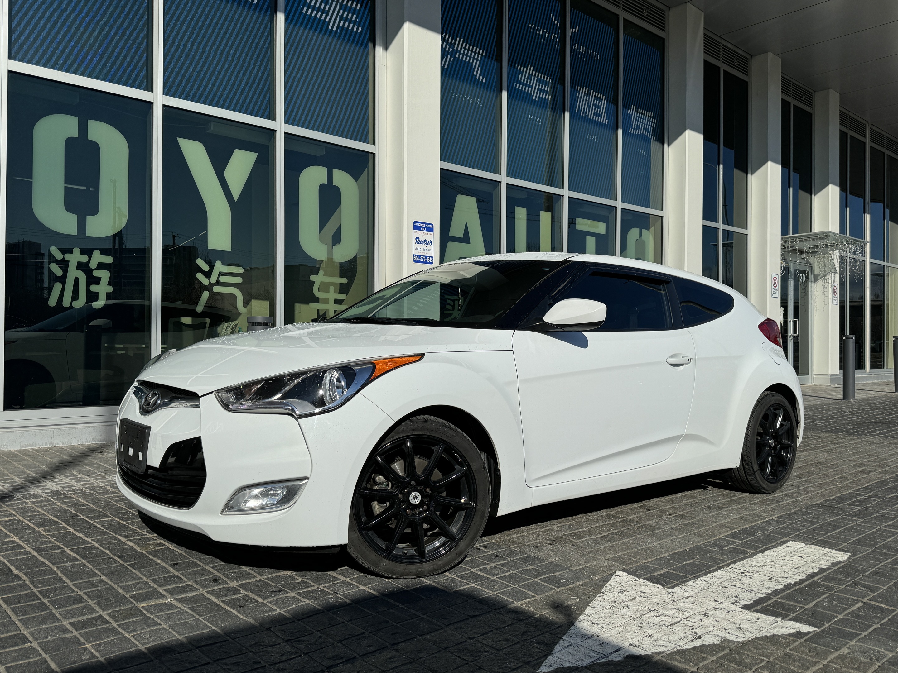 2017 Hyundai Veloster 3dr Cpe DCT / 604-644-9328