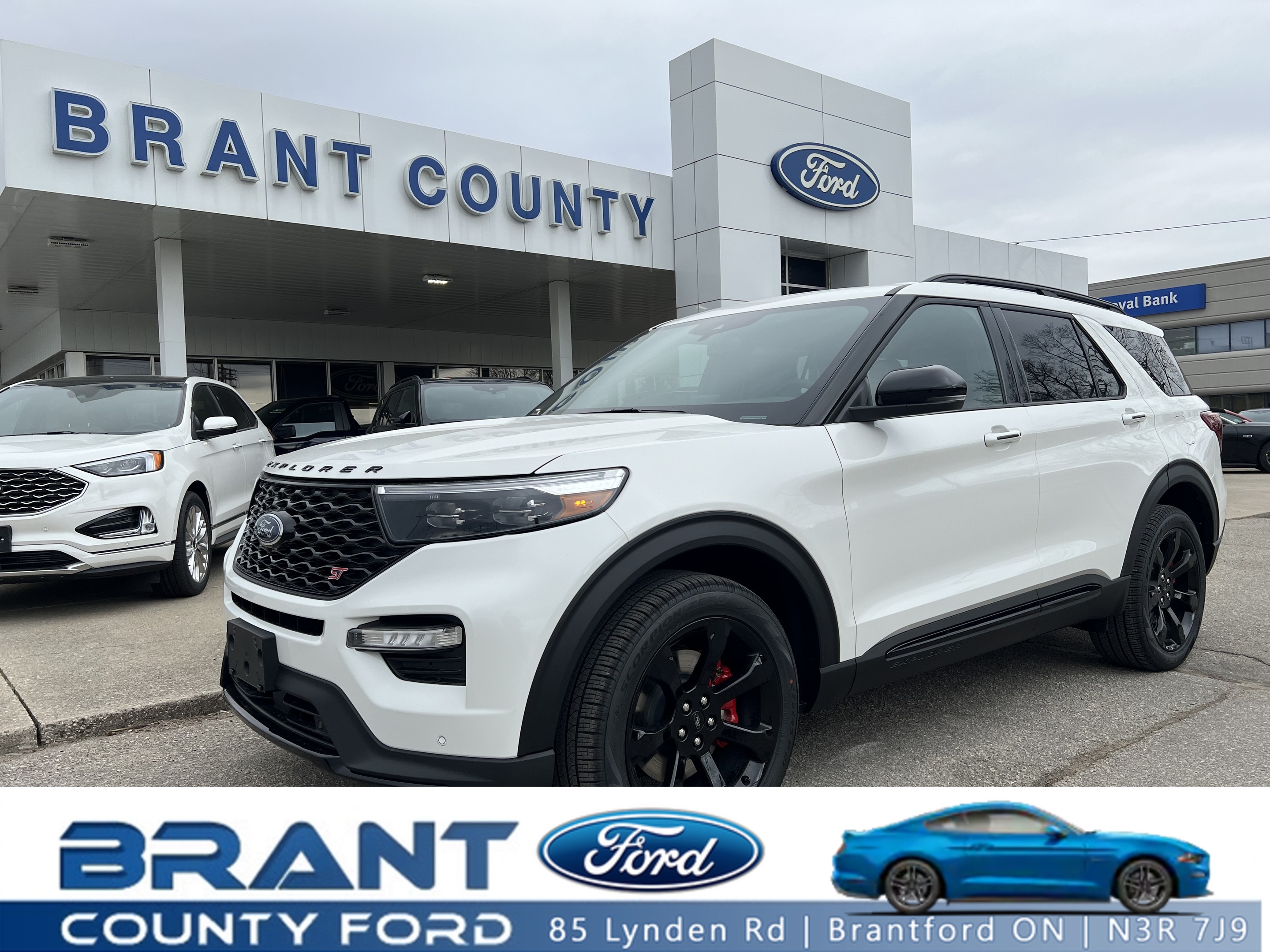 2024 Ford Explorer Demo ST 4WD Package twin roof  tech package 