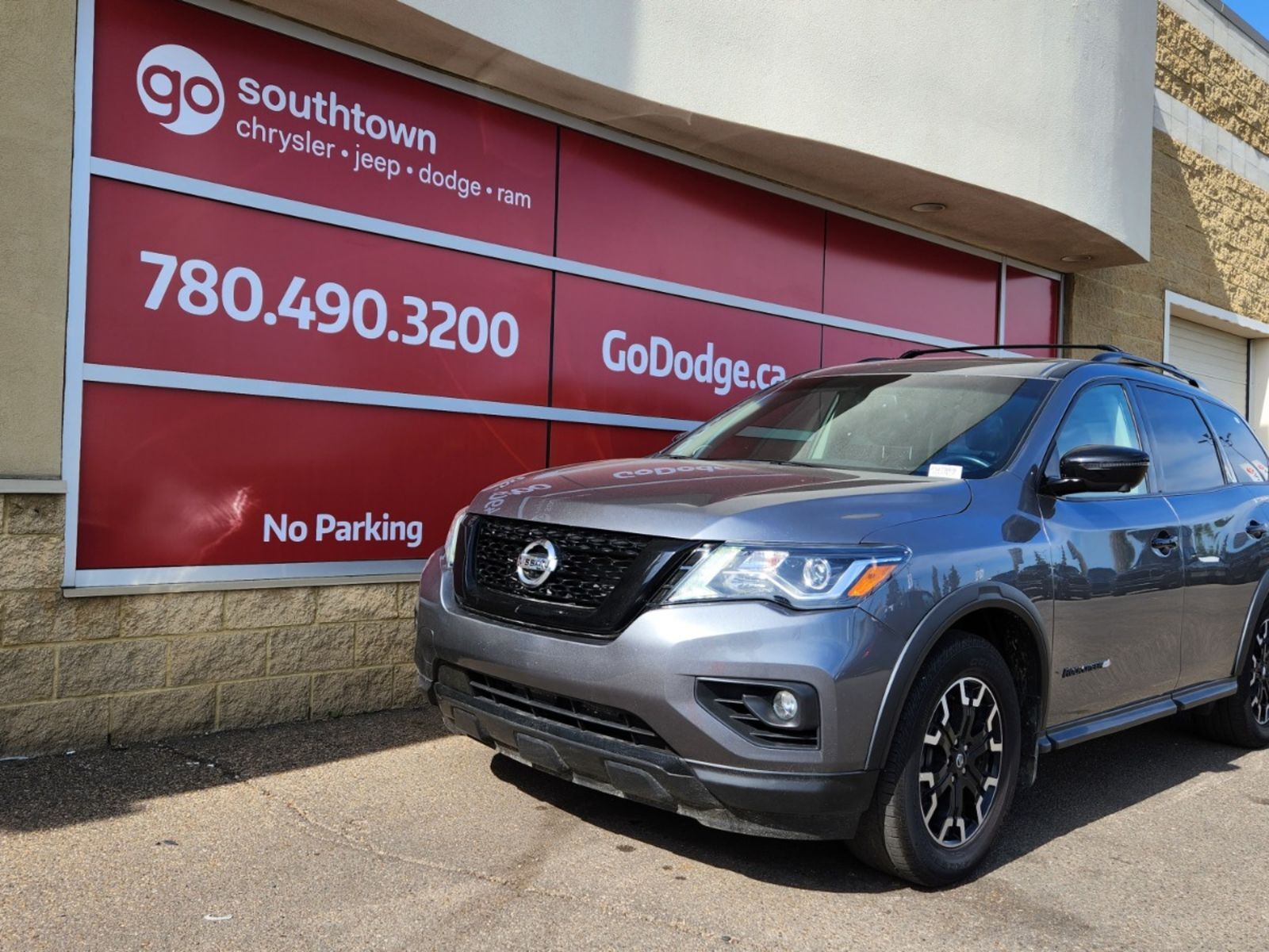 2020 Nissan Pathfinder SL PREMIUM IN GREY EQUIPPED WITH A 3.5L V6 , 4X4 ,
