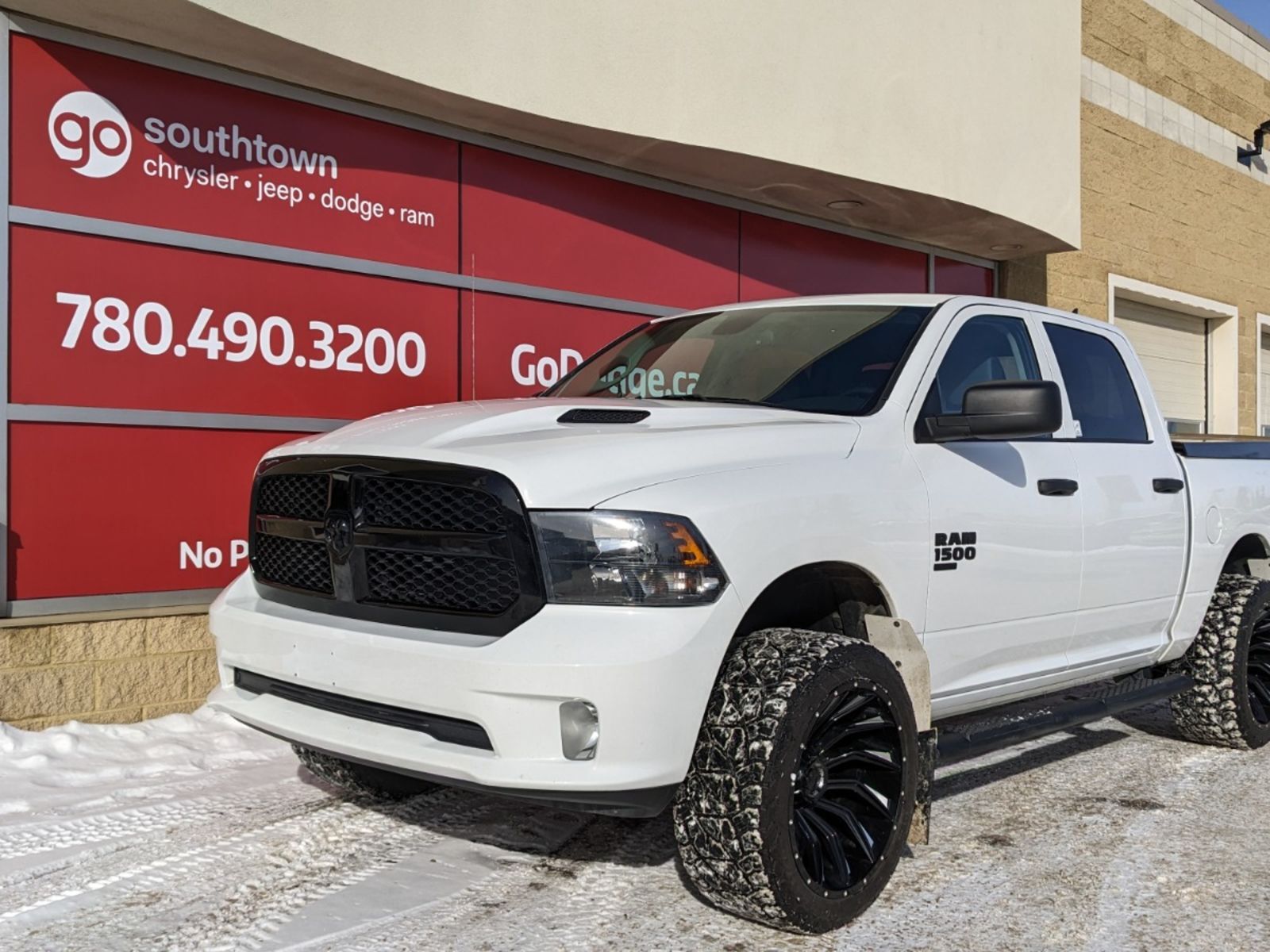 2023 Ram 1500 Classic EXPRESS IN BRIGHT WHITE EQUIPPED WITH A 3.6L PENTA