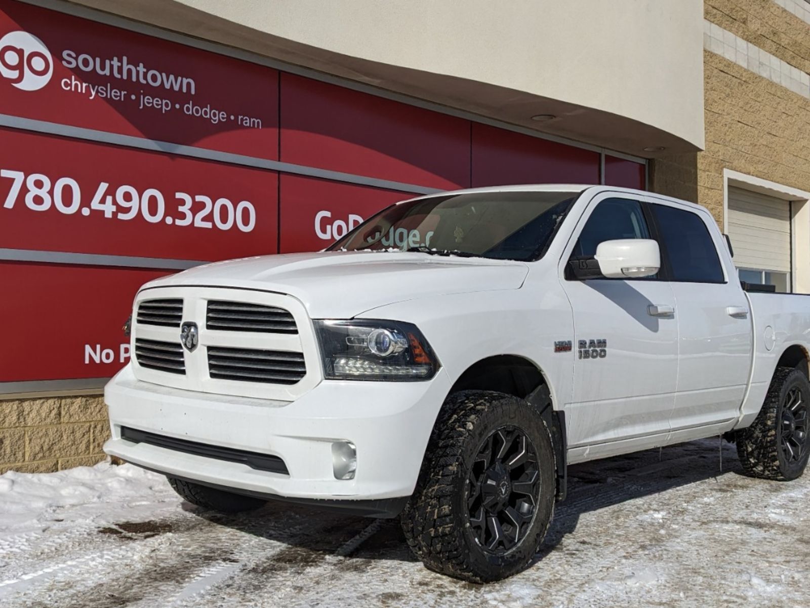 2016 Ram 1500 SPORT IN BRIGHT WHITE EQUIPPED WITH A 5.7L HEMI V8