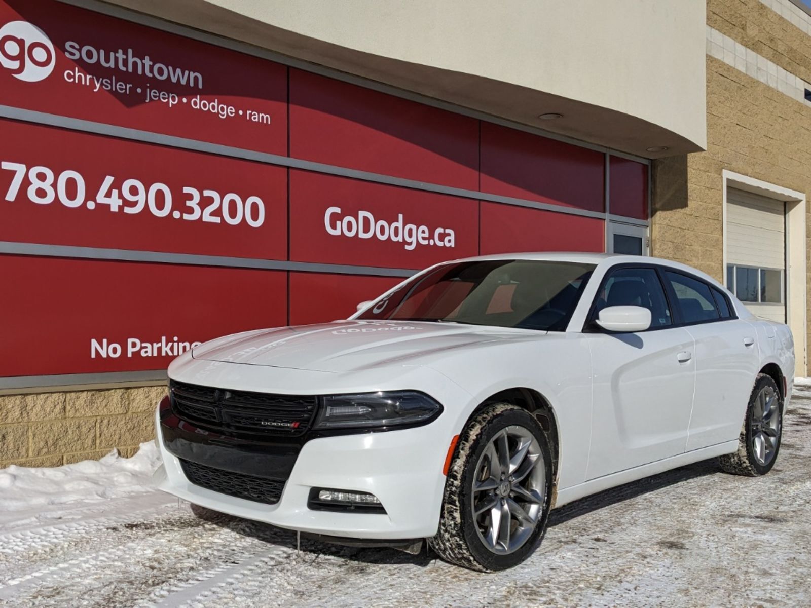 2021 Dodge Charger SXT IN WHITE KNUCKLE EQUIPPED WITH A 3.6L PENTASTA