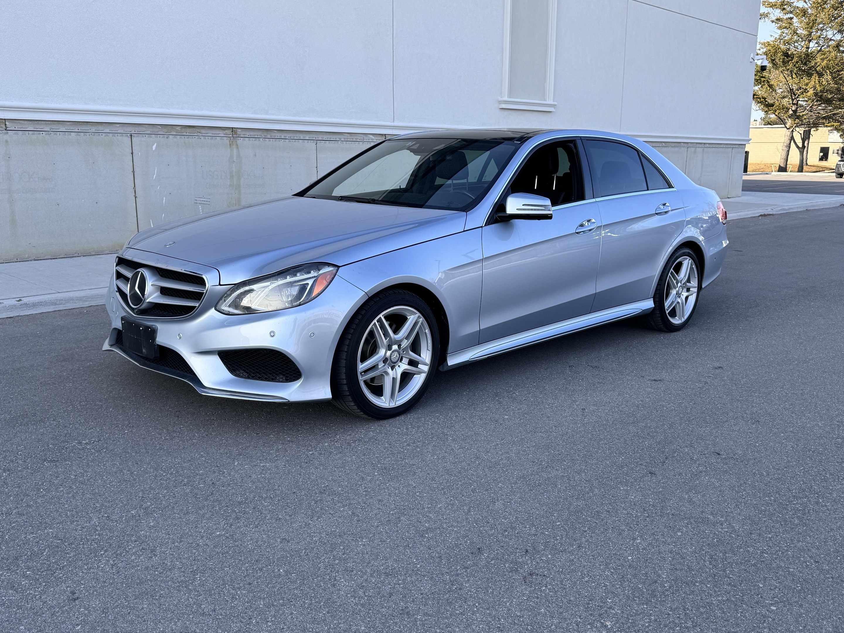 2014 Mercedes-Benz E-Class 4dr Sdn E350 4MATIC/AMG Package/Pano roof.