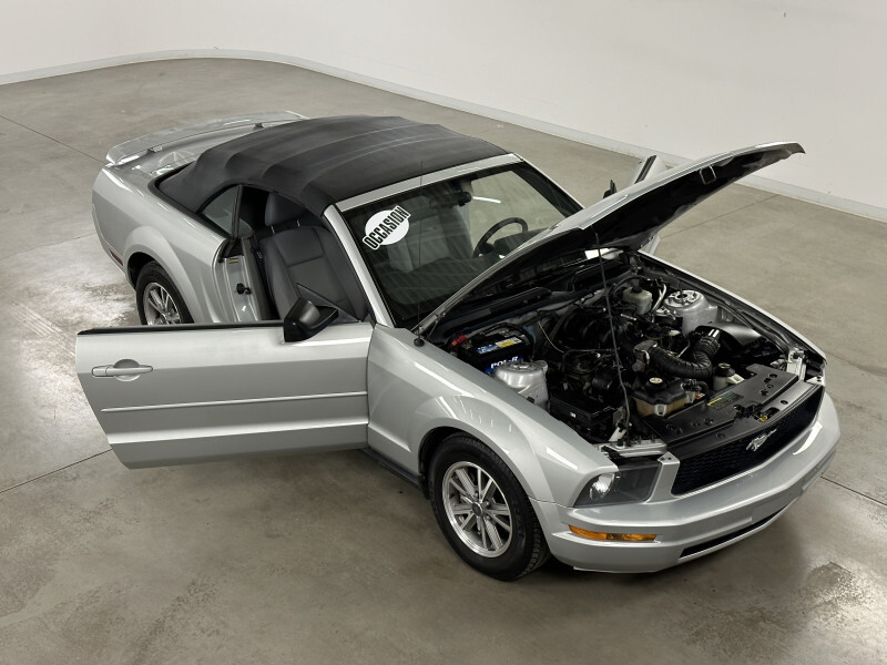 2005 Ford Mustang 	CONVERTIBLE V6 4.0L AUTOMATIQUE	