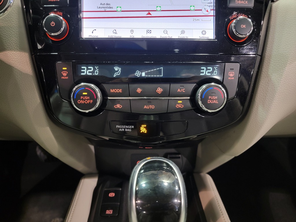 Nissan Qashqai 2020 Climatisation, Système de navigation, Mirroirs électriques, Sièges électriques, Vitres électriques, Régulateur de vitesse, Sièges chauffants, Intérieur cuir, Verrouillage électrique, Toit ouvrant, Bluetooth, Prise auxiliaire 12 volts, caméra-rétroviseur, Volant chauffant, Commandes de la radio au volant