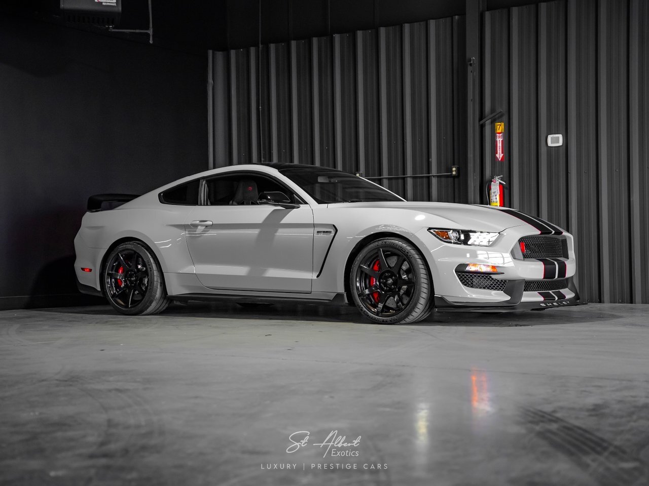 2017 Ford Mustang Shelby GT350R 6SPEED MANUAL | Carbon Fiber Rims | 