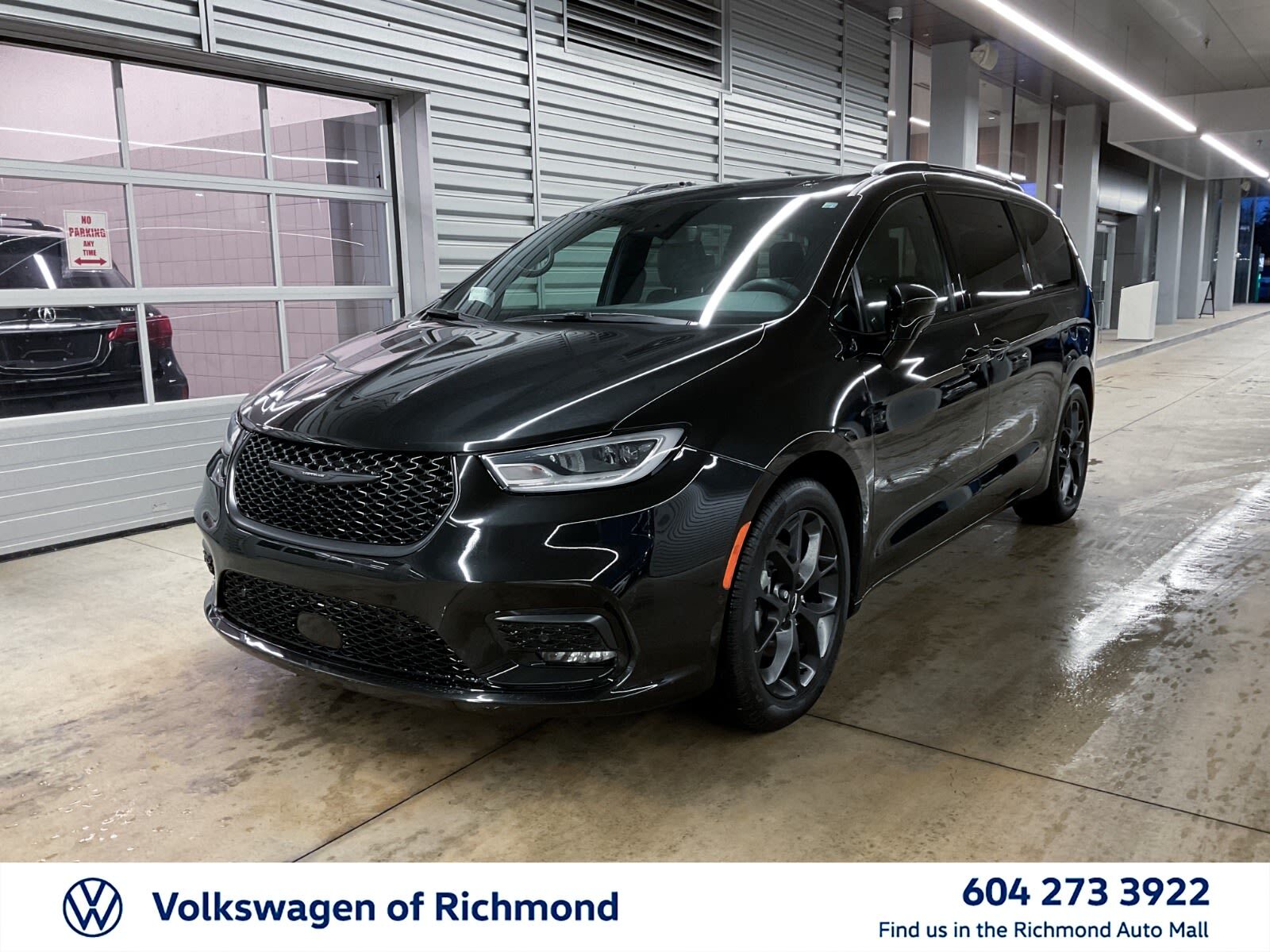 2022 Chrysler Pacifica Limited | 3rd Row Seating | Sunroof | Navigation