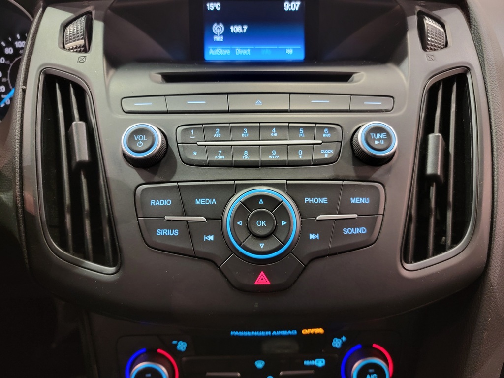 Ford Focus 2017 Air conditioner, CD player, Electric mirrors, Electric windows, Heated seats, Electric lock, Speed regulator, Heated mirrors, Bluetooth, , rear-view camera, Heated steering wheel, Steering wheel radio controls