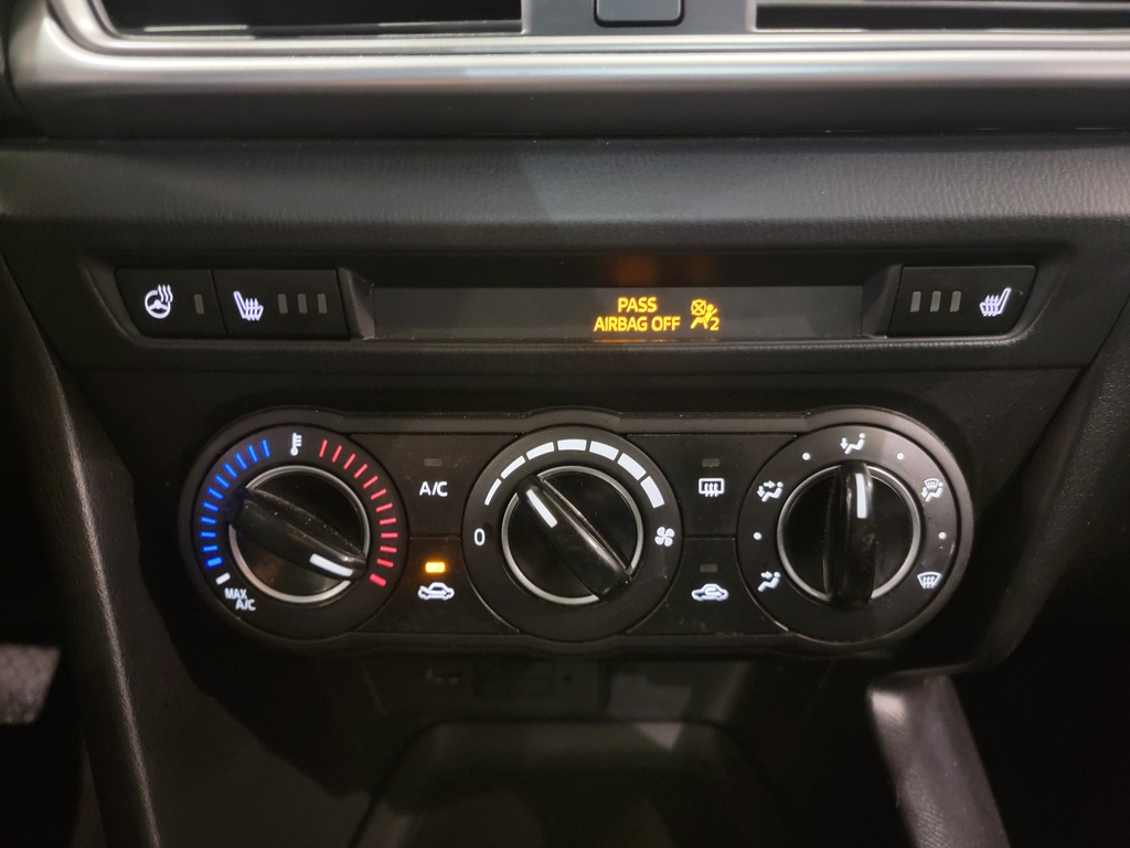 Mazda Mazda3 Sport 2018 Air conditioner, Electric mirrors, Electric windows, Heated seats, Electric lock, Sunroof, Speed regulator, Bluetooth, , rear-view camera, Heated steering wheel, Steering wheel radio controls