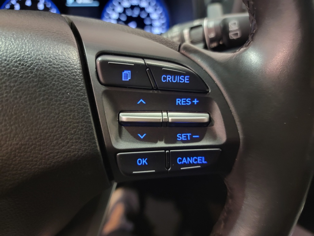 Hyundai Kona 2021 Climatisation, Mirroirs électriques, Vitres électriques, Régulateur de vitesse, Sièges chauffants, Verrouillage électrique, Bluetooth, Prise auxiliaire 12 volts, caméra-rétroviseur, Volant chauffant, Commandes de la radio au volant