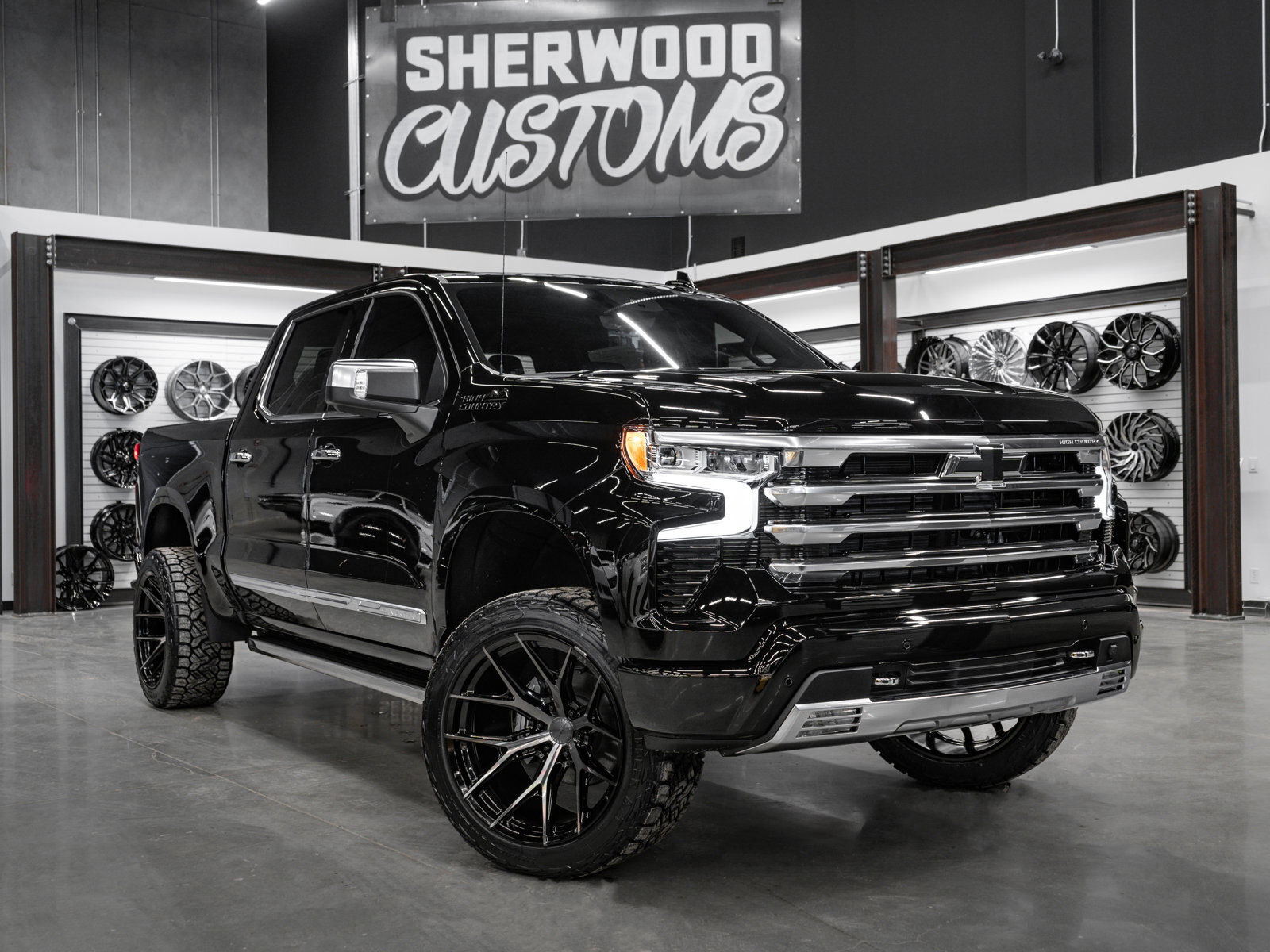 2023 Chevrolet Silverado 1500 High Country | 3.5in Rough Country Lift | 22in Vos