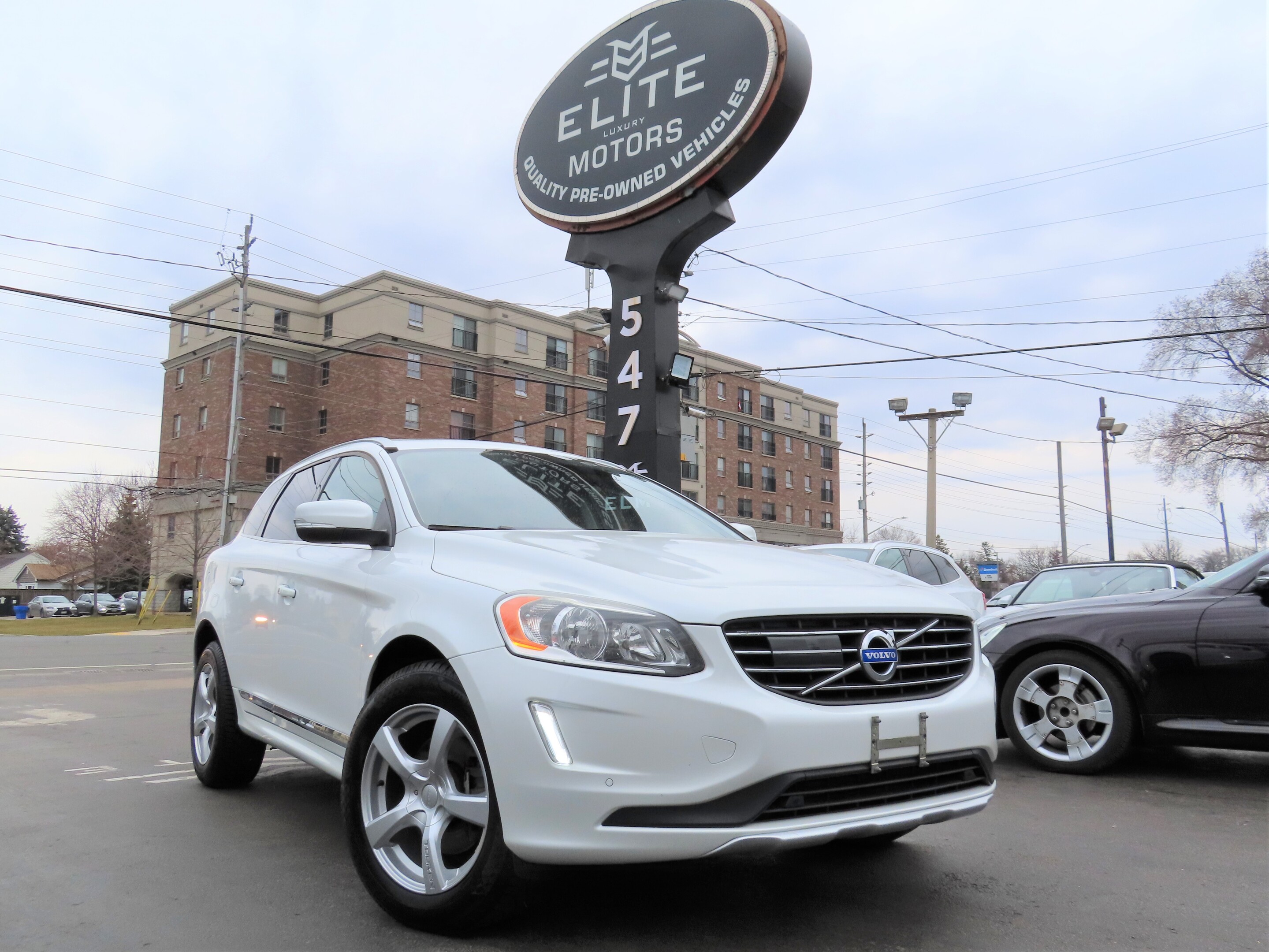 2015 Volvo XC60 T5 Premier Plus Awd - Panorama Roof - Leather !!