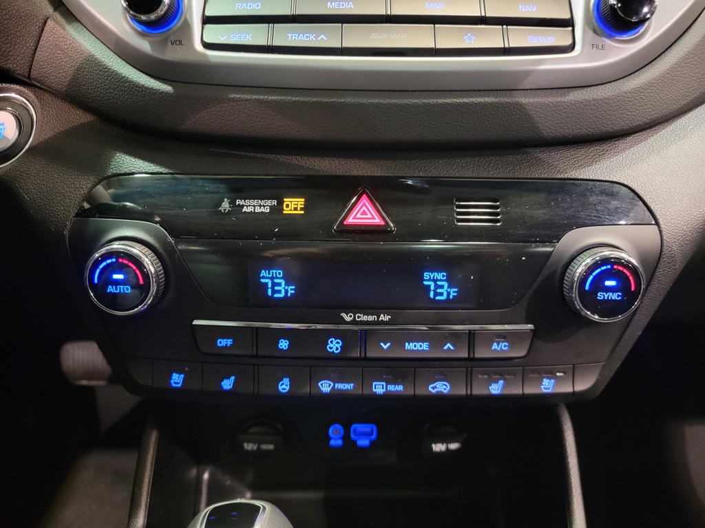 Hyundai Tucson 2018 Climatisation, Système de navigation, Mirroirs électriques, Sièges électriques, Vitres électriques, Régulateur de vitesse, Sièges chauffants, Intérieur cuir, Verrouillage électrique, Bluetooth, Hayon à ouverture mécanique, Sièges ventilés, Prise auxiliaire 12 volts, caméra-rétroviseur, Volant chauffant, Commandes de la radio au volant