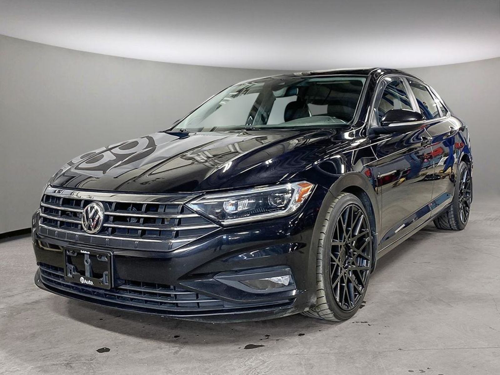 2019 Volkswagen Jetta Execline w/ Heated and Cooled Seats, Navi