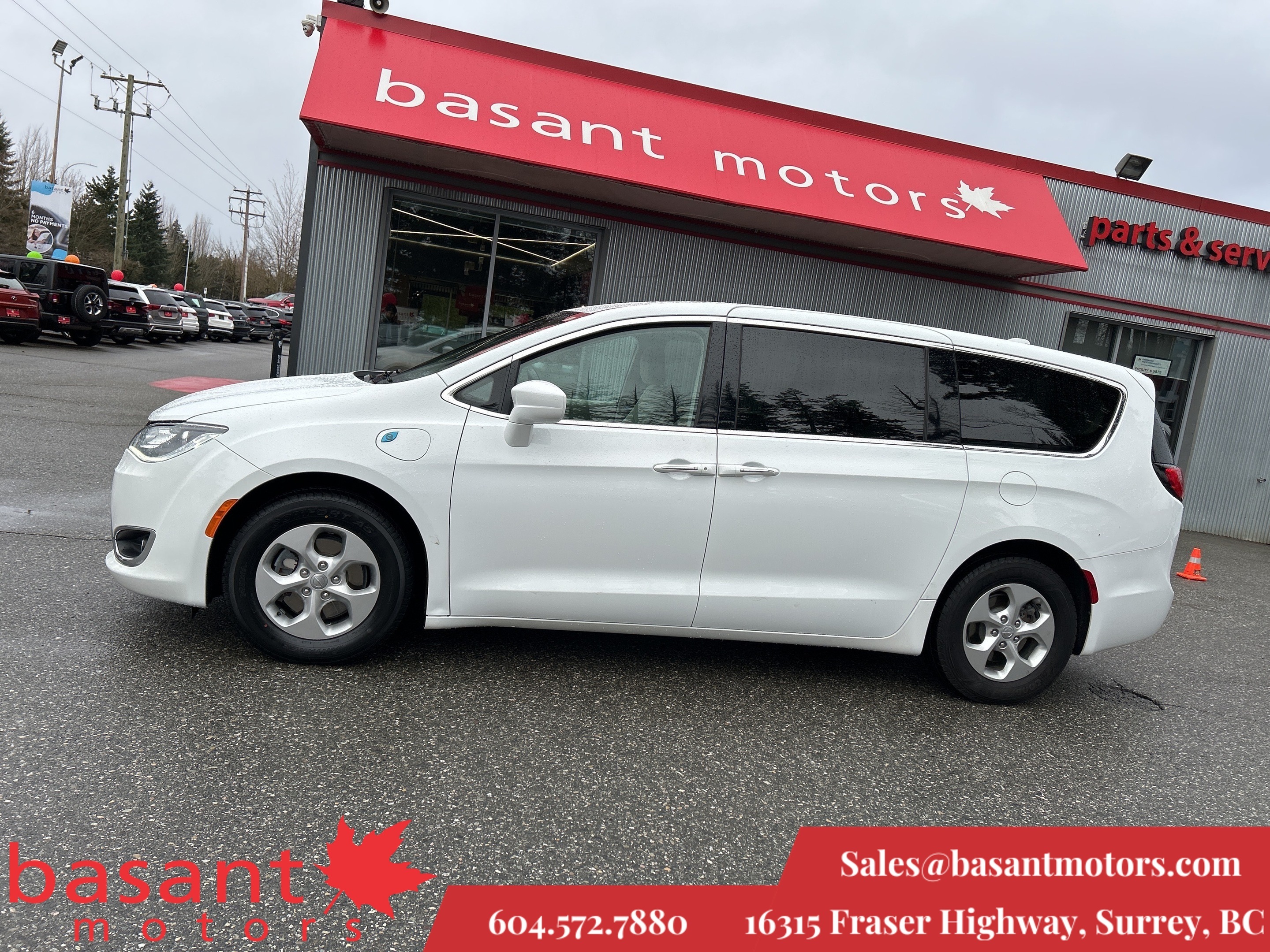 2018 Chrysler Pacifica Hybrid Touring Plus, NO PST, Backup Cam, Alloy Wheels!