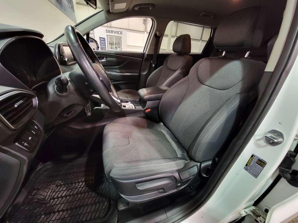 Hyundai Santa Fe 2020 Air conditioner, Electric mirrors, Electric windows, Speed regulator, Heated seats, Electric lock, Bluetooth, rear-view camera, Heated steering wheel, Steering wheel radio controls
