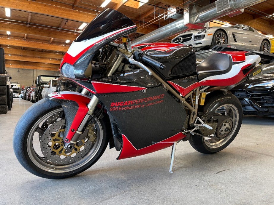 1999 Ducati 996S Evoluzione by Carbon Dream