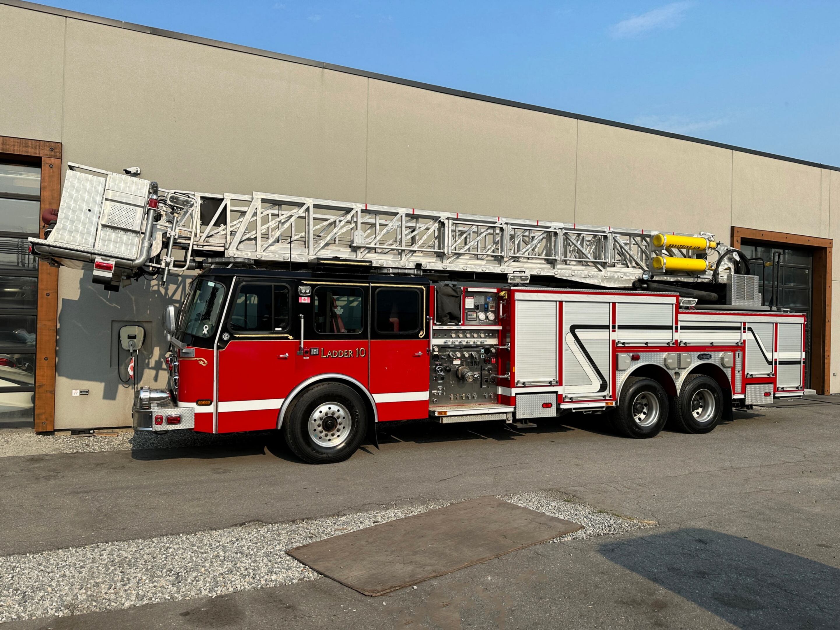 2002 Emergency One Ladder Fire Truck