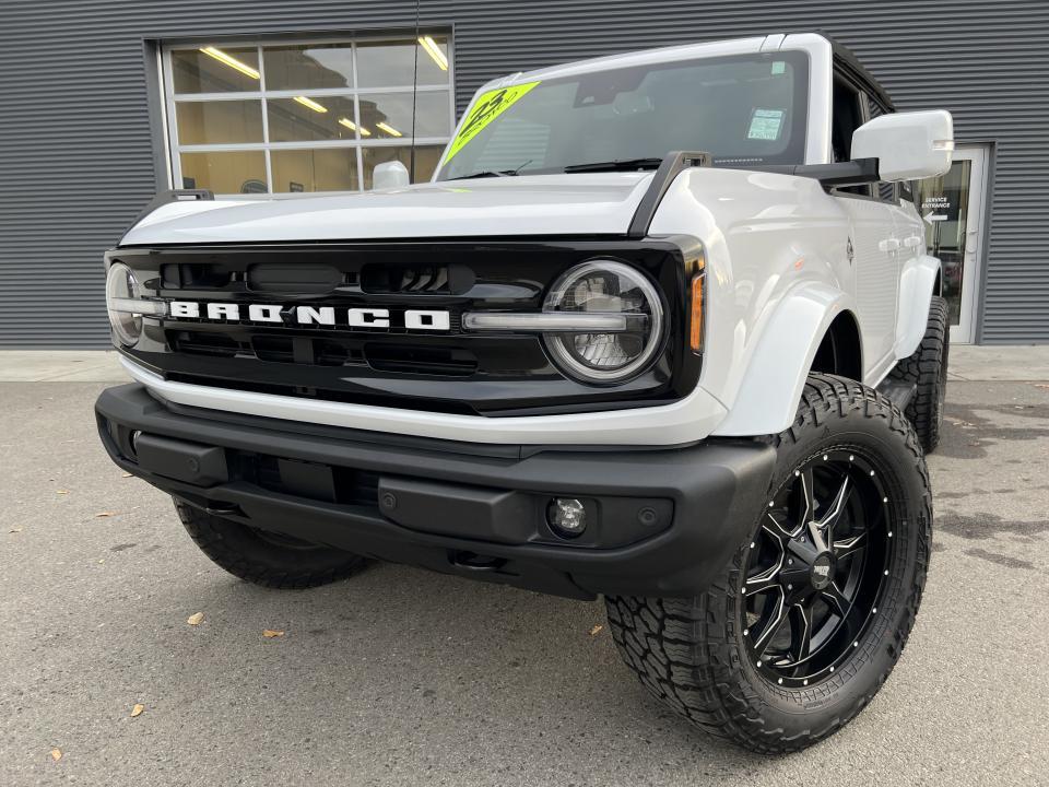 2023 Ford Bronco Outerbanks, 2.7L,  soft top, Lux pkg