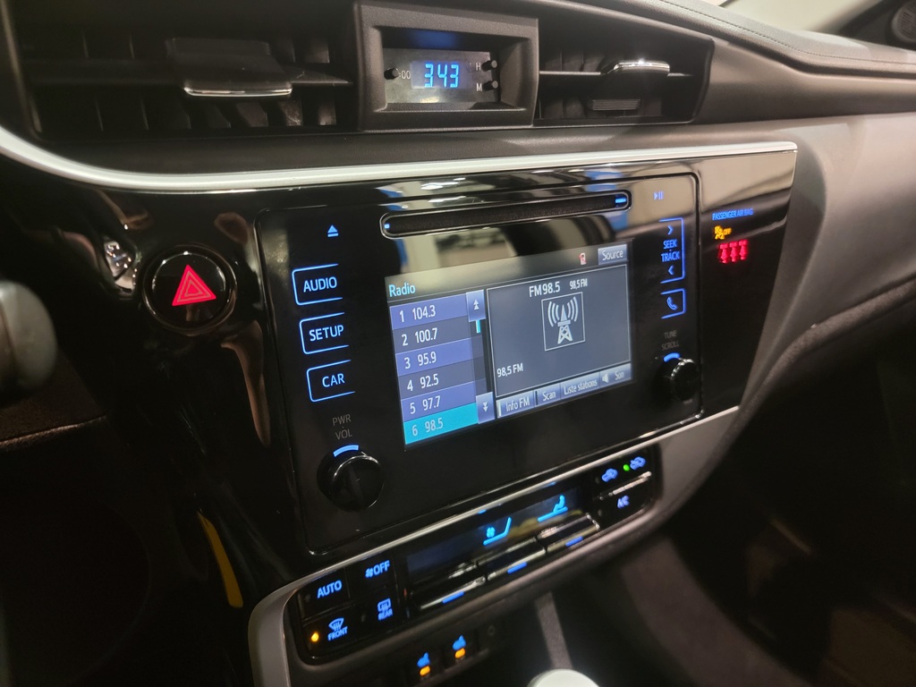 Toyota Corolla 2019 Climatisation, Lecteur DC, Mirroirs électriques, Vitres électriques, Sièges chauffants, Verrouillage électrique, Régulateur de vitesse, Miroirs chauffants, Bluetooth, Prise auxiliaire 12 volts, caméra-rétroviseur, Commandes de la radio au volant