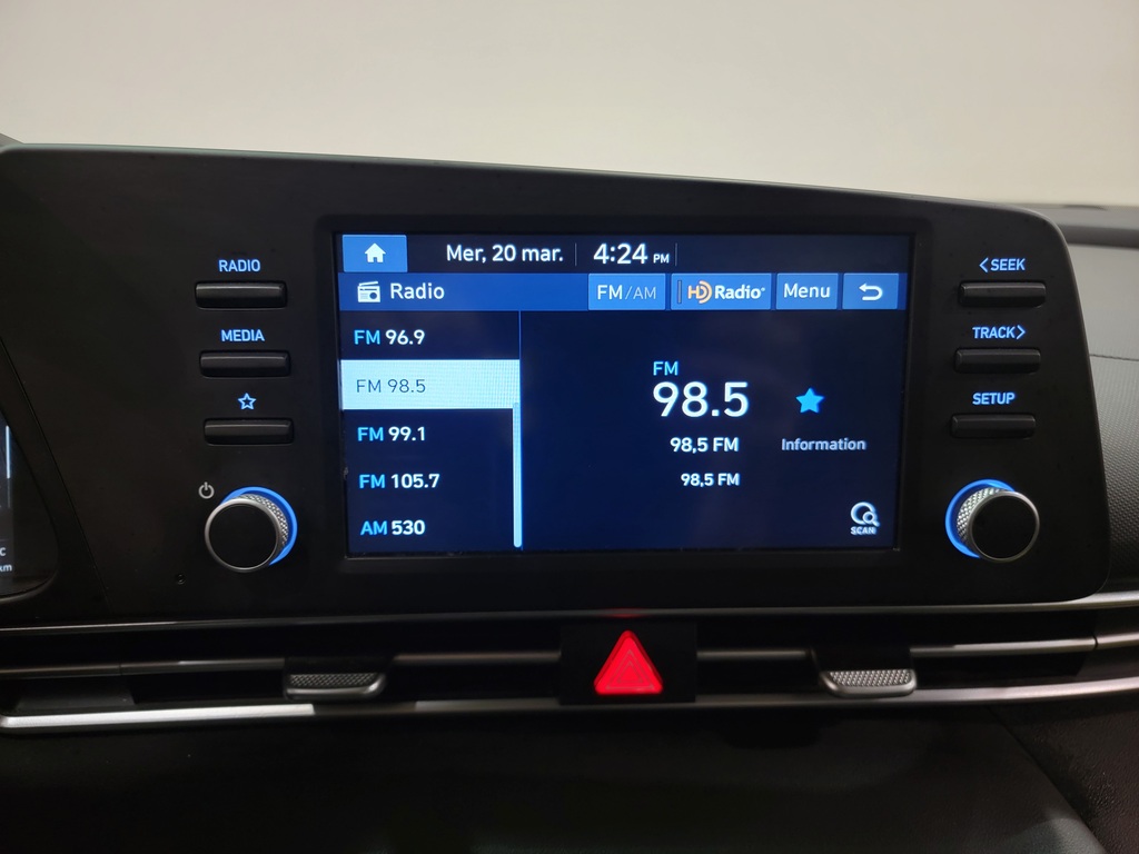 Hyundai Elantra 2021 Climatisation, Mirroirs électriques, Vitres électriques, Sièges chauffants, Verrouillage électrique, Régulateur de vitesse, Bluetooth, Prise auxiliaire 12 volts, caméra-rétroviseur, Commandes de la radio au volant