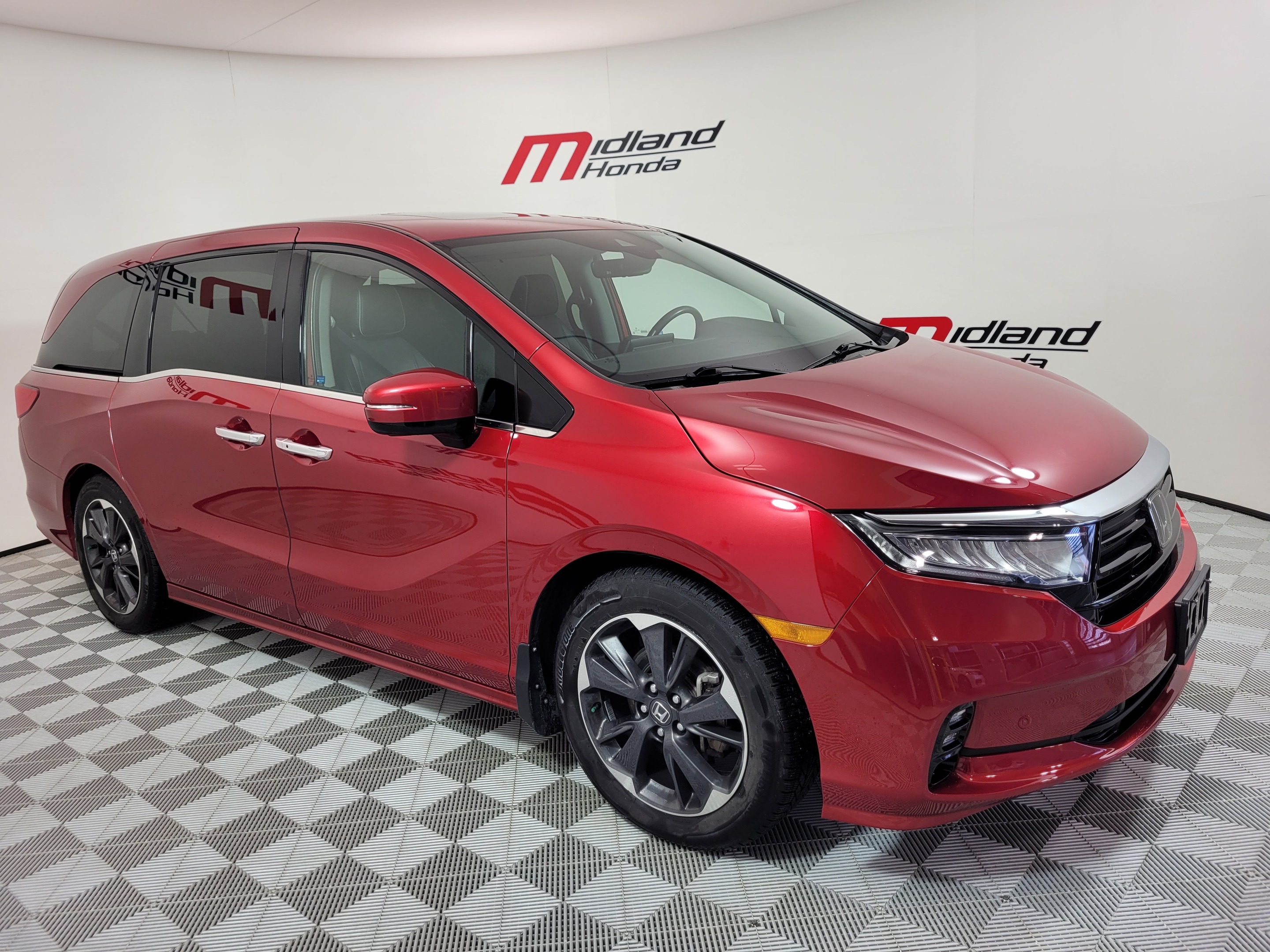 2022 Honda Odyssey Touring | Red Metallic! | Accident Free CPO