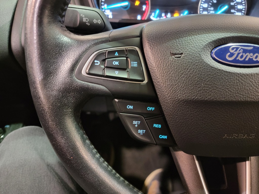 Ford EcoSport 2020 Climatisation, Lecteur DC, Système de navigation, Mirroirs électriques, Sièges électriques, Vitres électriques, Régulateur de vitesse, Miroirs chauffants, Sièges chauffants, Verrouillage électrique, Toit ouvrant, Bluetooth, Prise auxiliaire 12 volts, caméra-rétroviseur, Volant chauffant, Commandes de la radio au volant