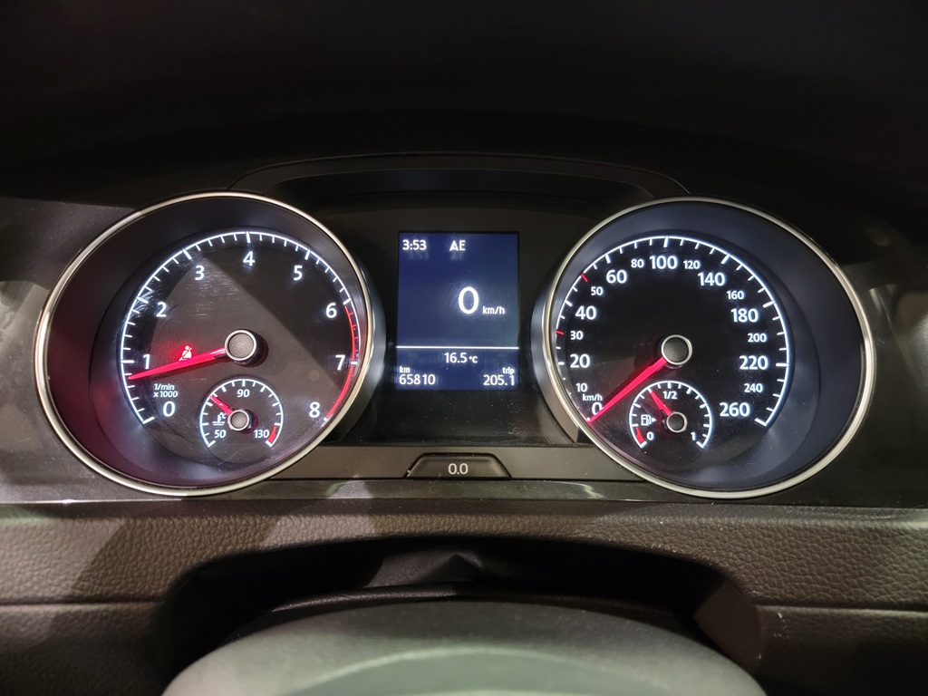 Volkswagen Golf 2021 Climatisation, Système de navigation, Mirroirs électriques, Vitres électriques, Sièges chauffants, Intérieur cuir, Verrouillage électrique, Toit ouvrant, Régulateur de vitesse, Miroirs chauffants, Bluetooth, Prise auxiliaire 12 volts, caméra-rétroviseur, Commandes de la radio au volant