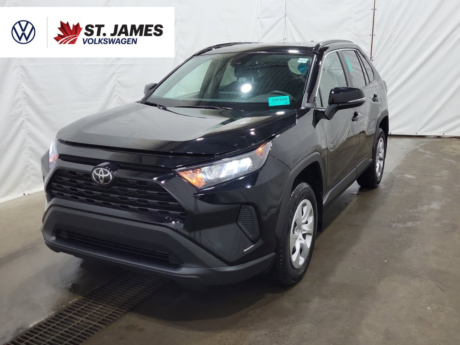 2021 Toyota RAV4 LE | LOW KMs! |  CLEAN CARFAX |
