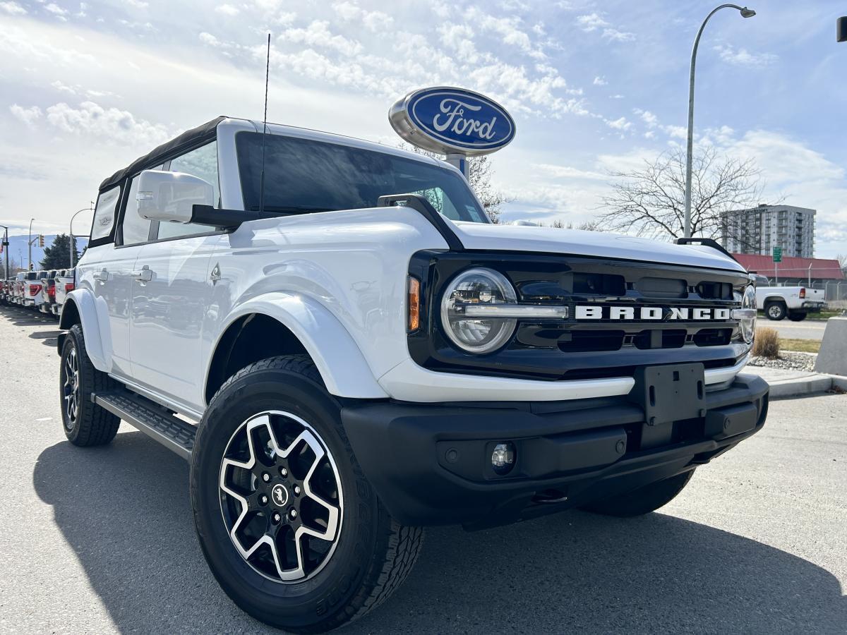 2023 Ford Bronco Outerbanks, 2.7L soft top, towing capability 