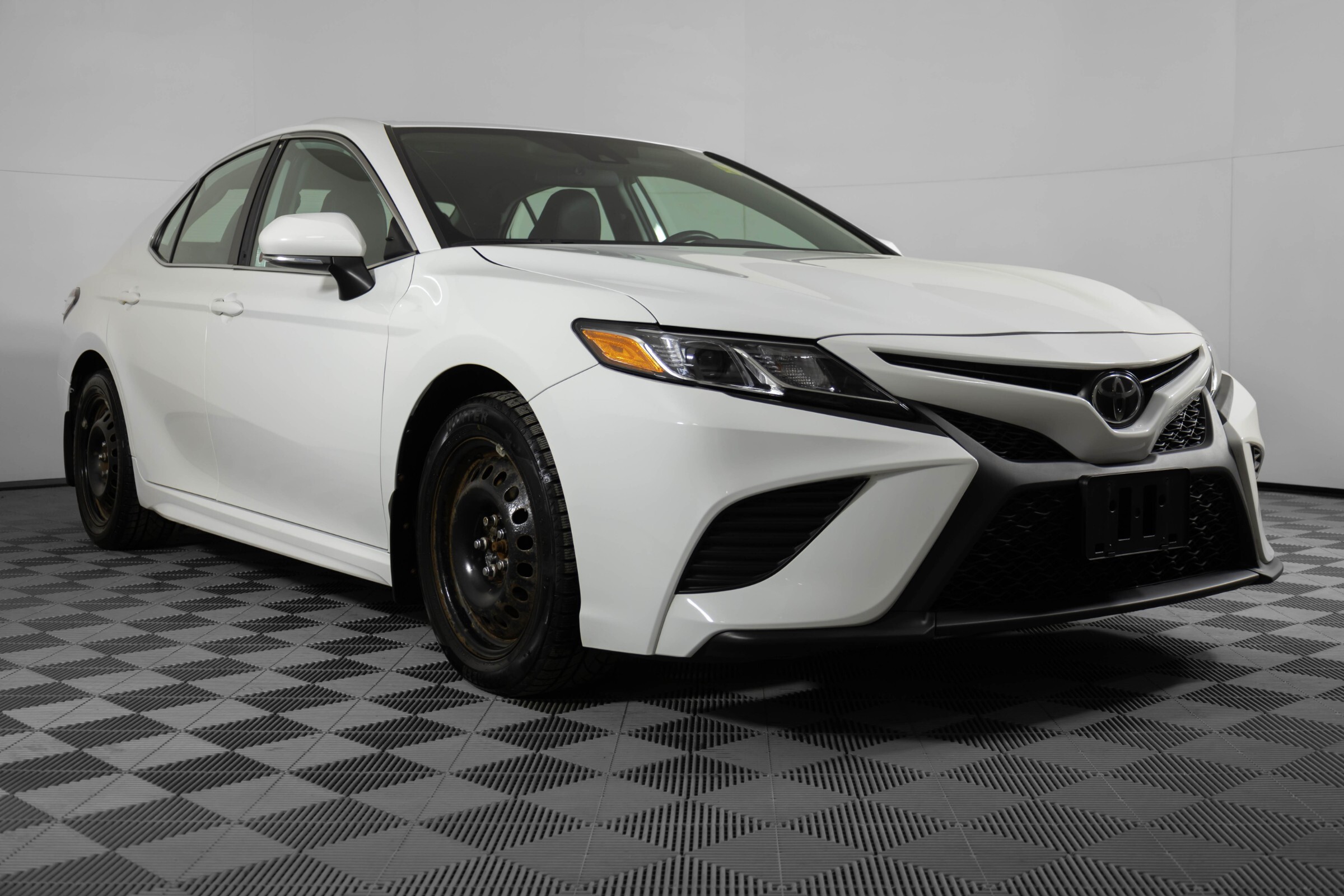 2020 Toyota Camry SE * BACK UP CAM SAFETY+ HTD SEATS WINTER TIRES!