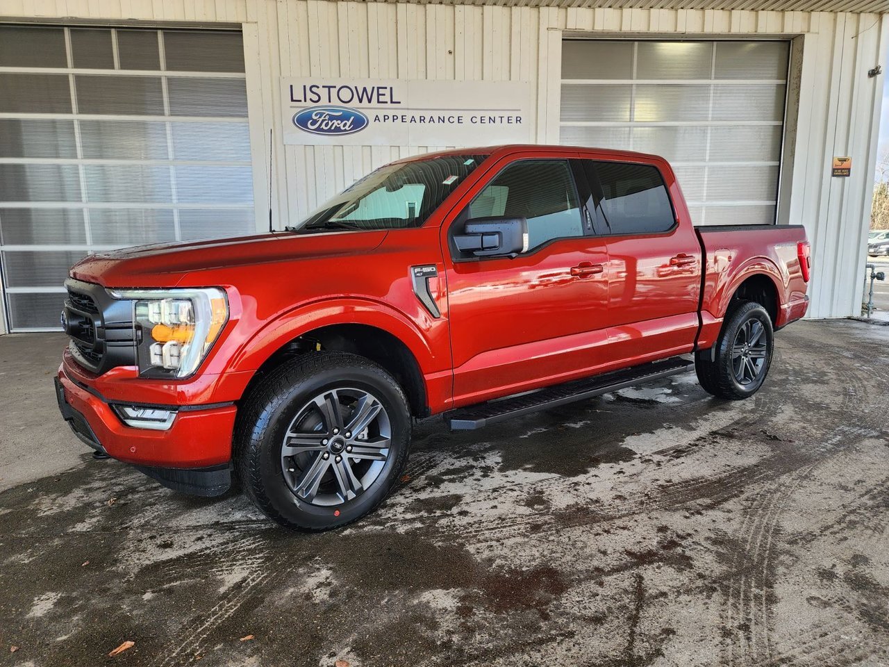 2023 Ford F-150 XLT 302A | 145 / 